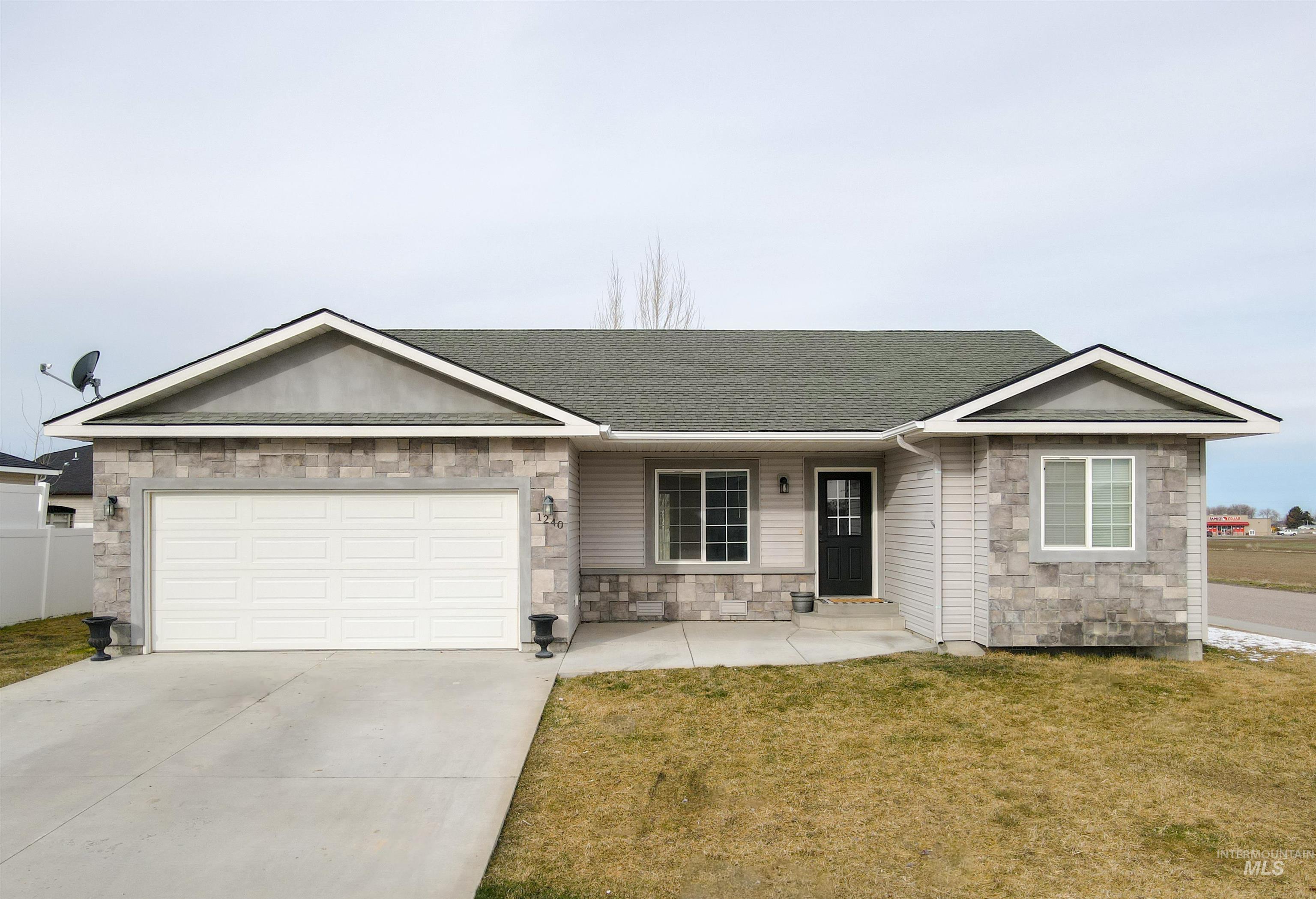 1240 Sunset Lane, Kimberly, Idaho 83341-4902, 4 Bedrooms, 2 Bathrooms, Residential For Sale, Price $339,000,MLS 98902858