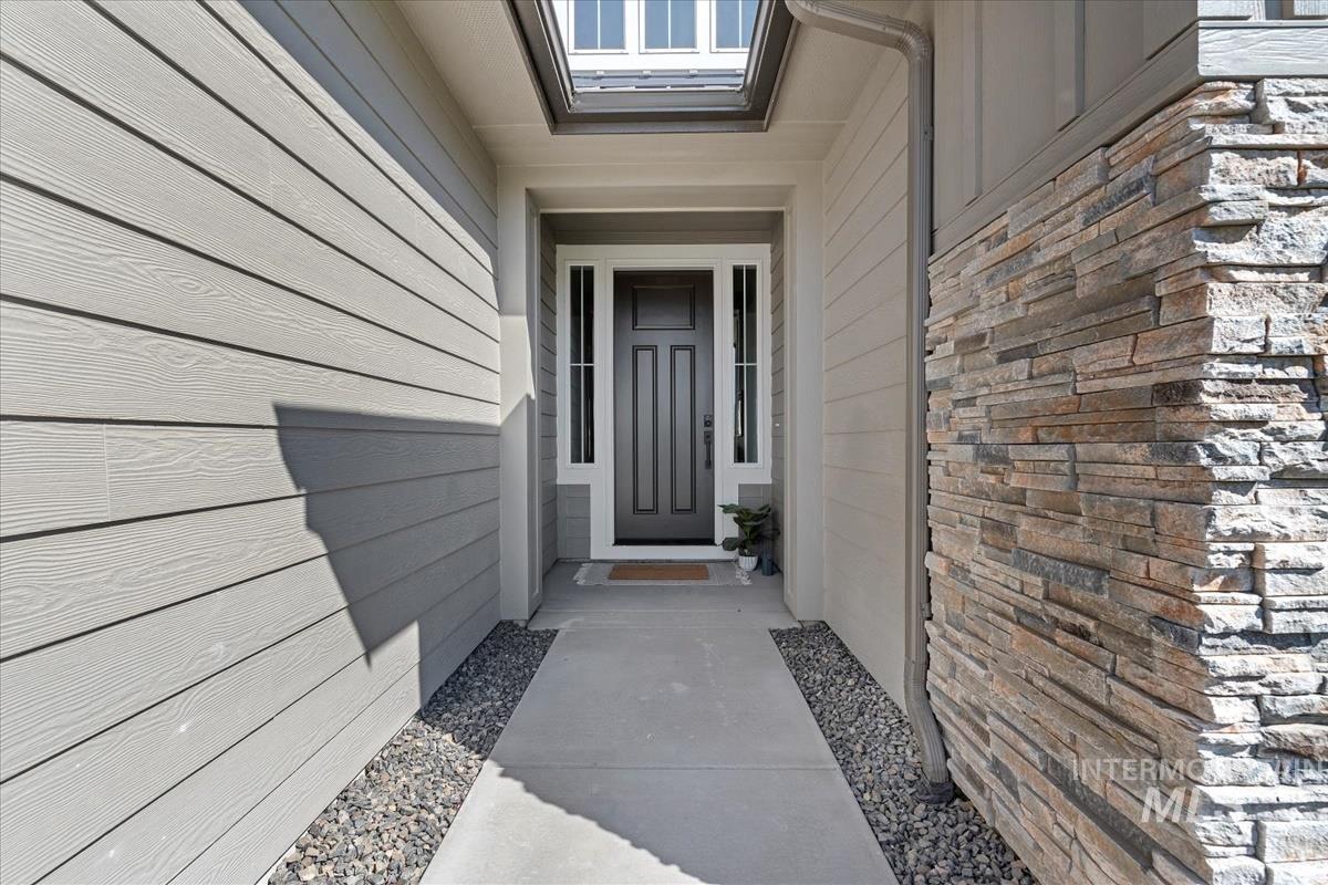 884 W Tall Prairie Dr., Meridian, Idaho 83642, 5 Bedrooms, 3.5 Bathrooms, Residential For Sale, Price $836,800, 98903183