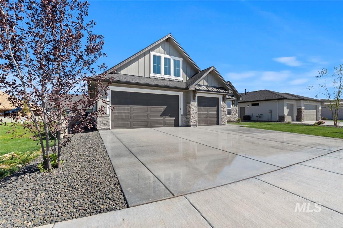 884 W Tall Prairie Dr., Meridian, Idaho 83642, 5 Bedrooms, 3.5 Bathrooms, Residential For Sale, Price $836,800, 98903183