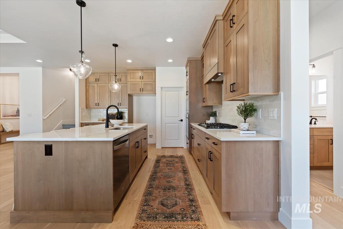 884 W Tall Prairie Dr., Meridian, Idaho 83642, 5 Bedrooms, 3.5 Bathrooms, Residential For Sale, Price $836,800, 98903183