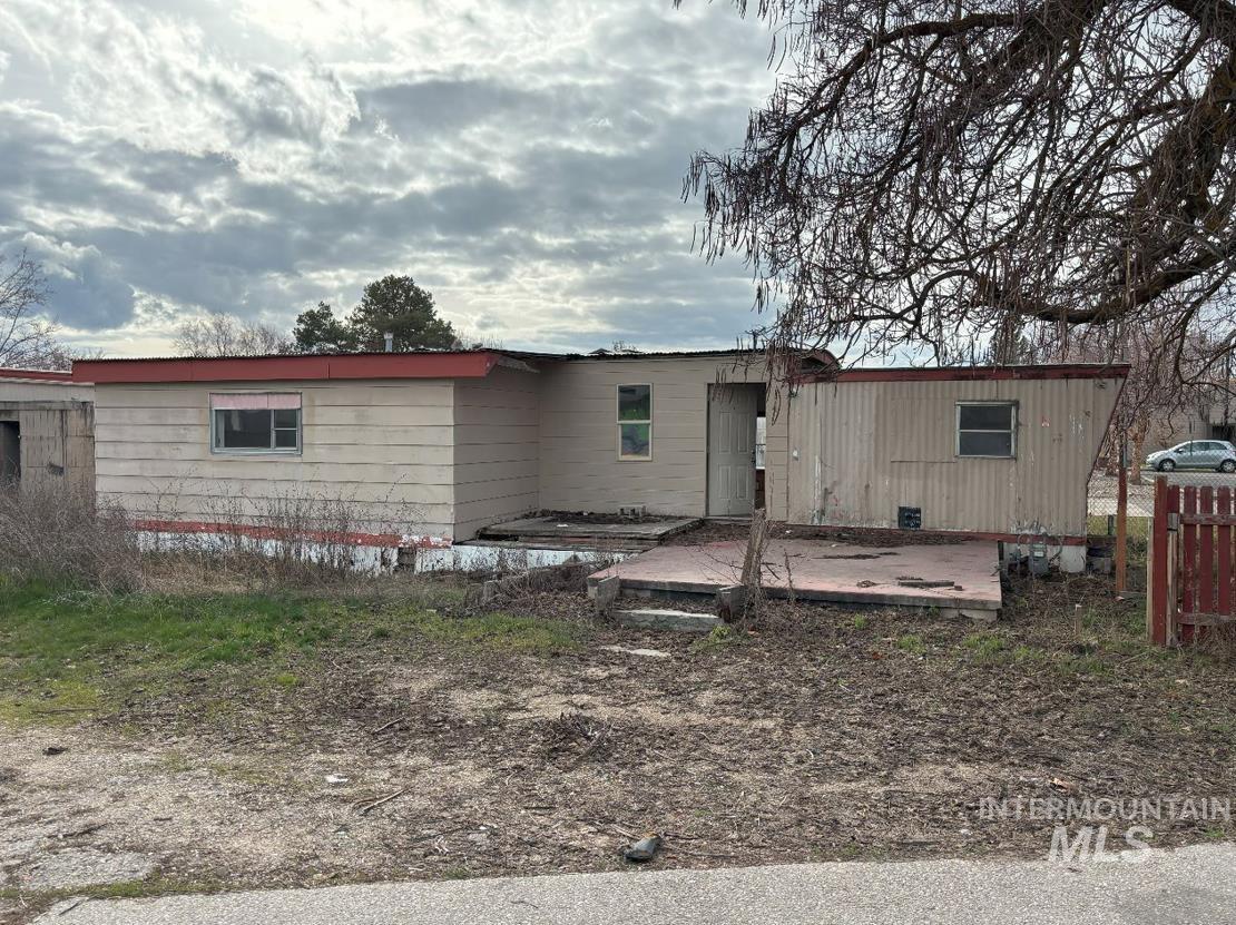 8309 W State Street, Garden City, Idaho 83714-0000, Residential Income For Sale, Price $325,000,MLS 98903243