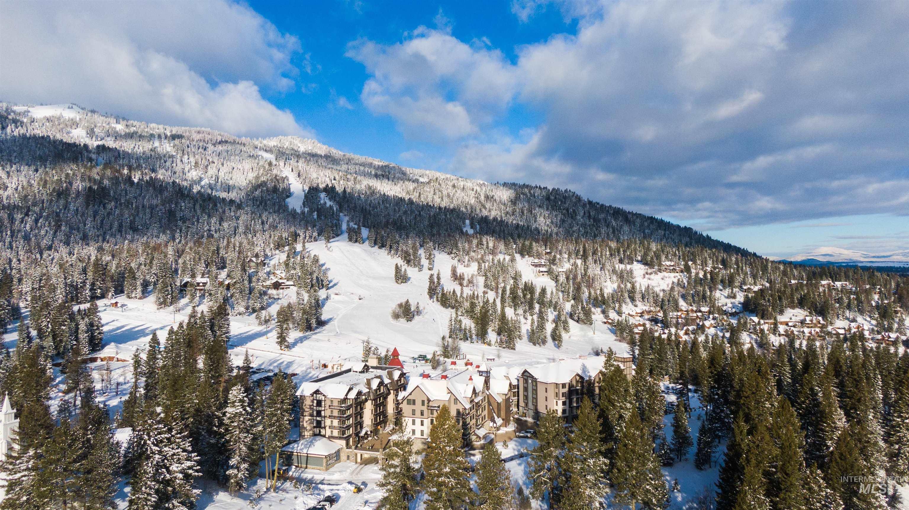 700 Village Drive, Donnelly, Idaho 83615, 2 Bedrooms, 2.5 Bathrooms, Residential For Sale, Price $1,799,000, 98903259