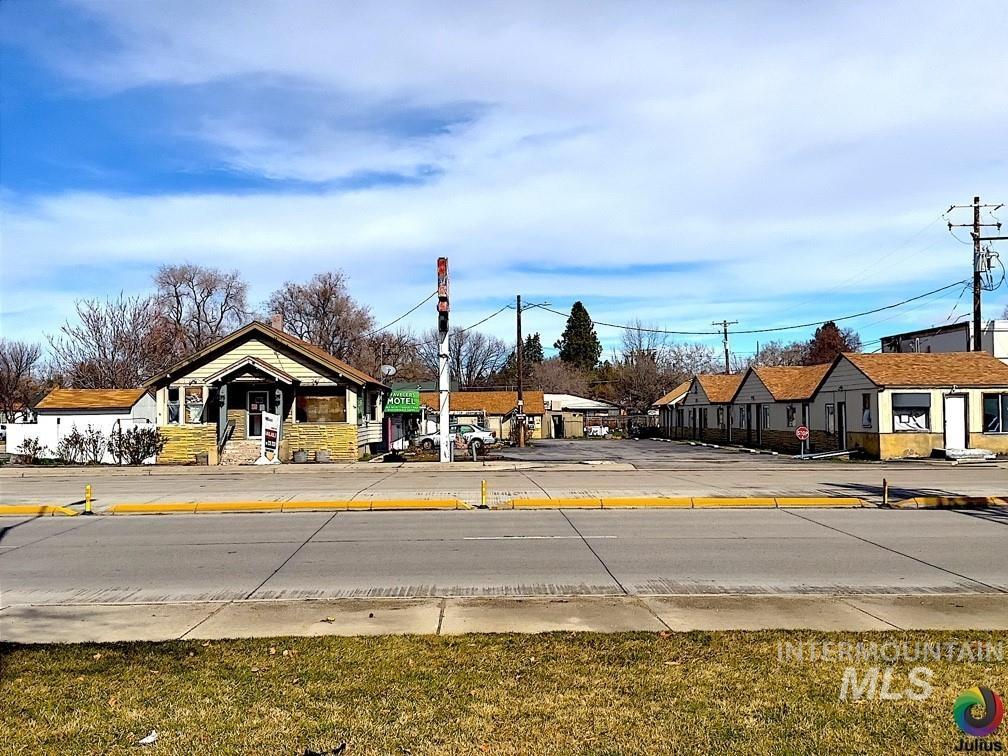5620 W Fairview Avenue, Boise, Idaho 83706, 15 Rooms, Business/Commercial For Sale, Price $2,500,000,MLS 98903294