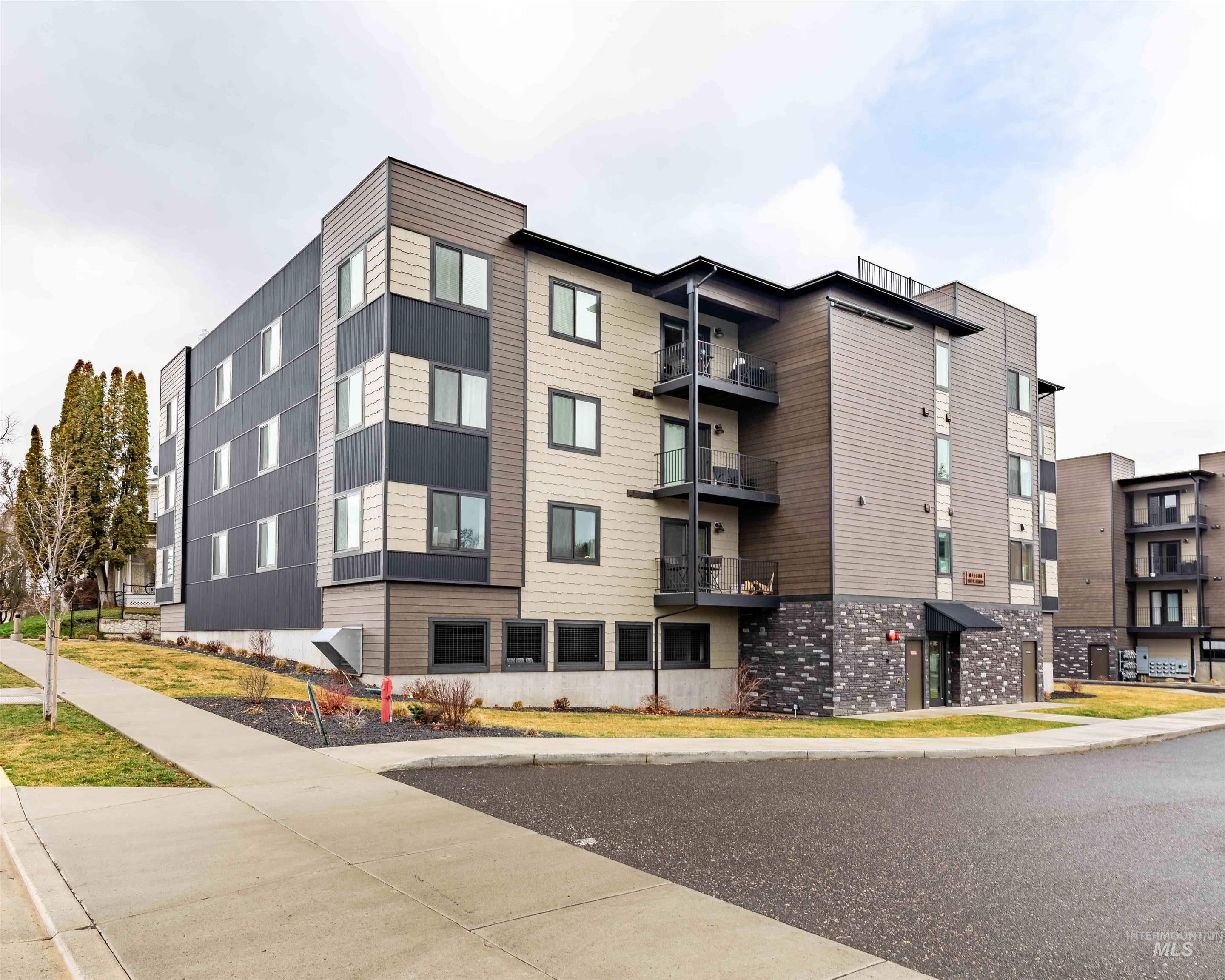 103 N Almon #303, Moscow, Idaho 83843, 2 Bedrooms, 2 Bathrooms, Residential For Sale, Price $442,000, 98903352
