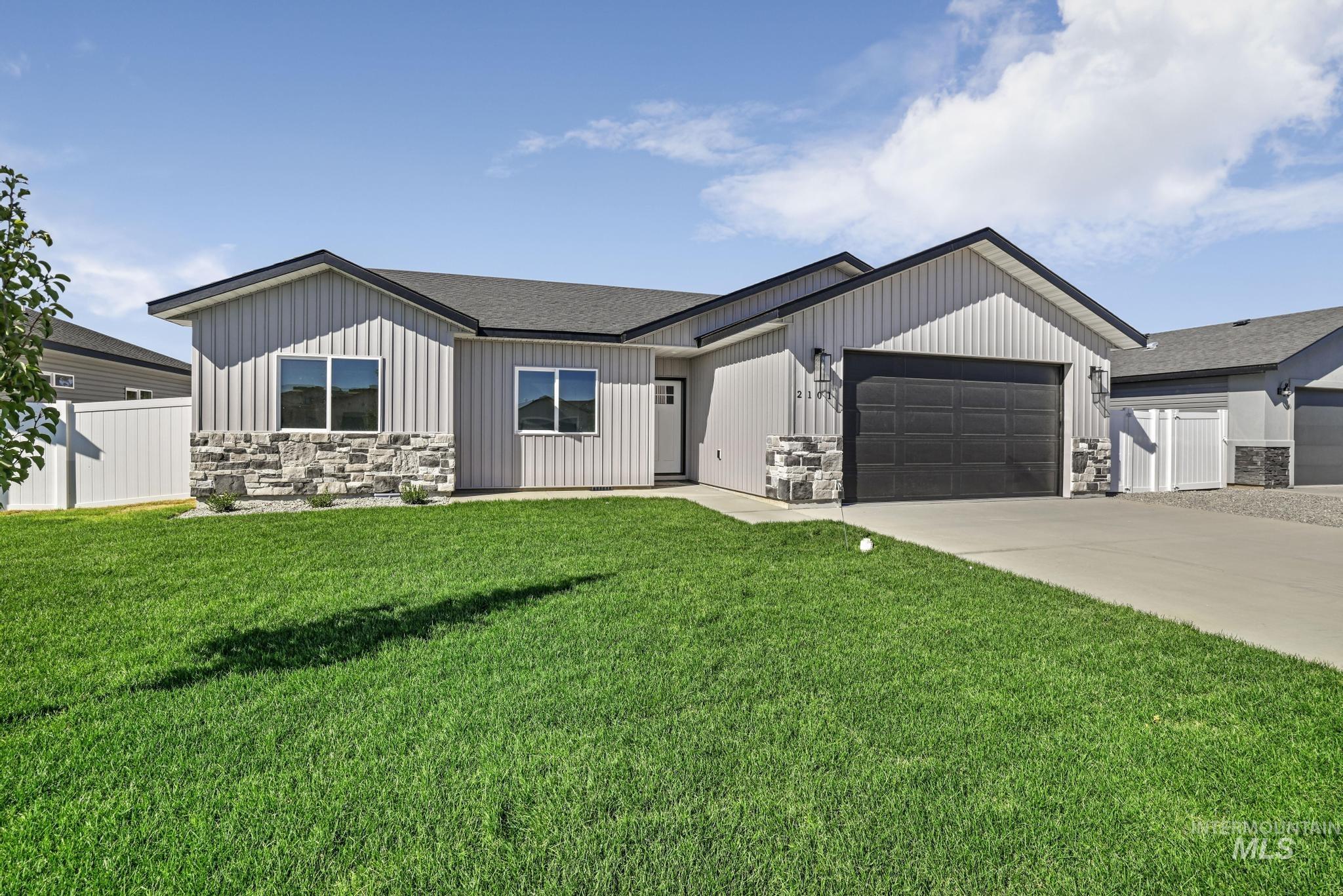 2101 Erin St, Jerome, Idaho 83338, 3 Bedrooms, 2 Bathrooms, Residential For Sale, Price $340,000, 98903355