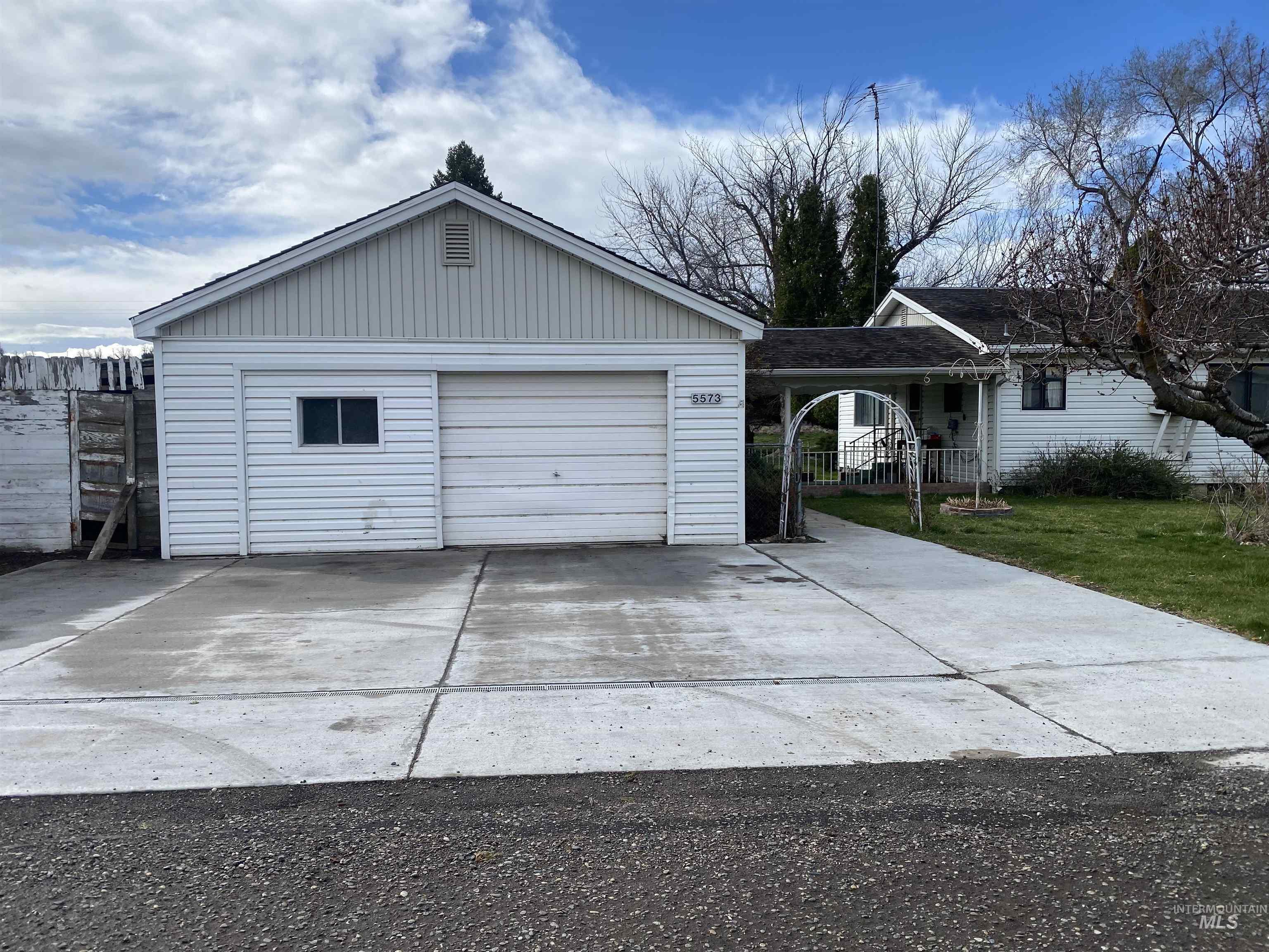 5573 E Main, King Hill, Idaho 83633, 2 Bedrooms, 1 Bathroom, Residential For Sale, Price $325,000,MLS 98903830