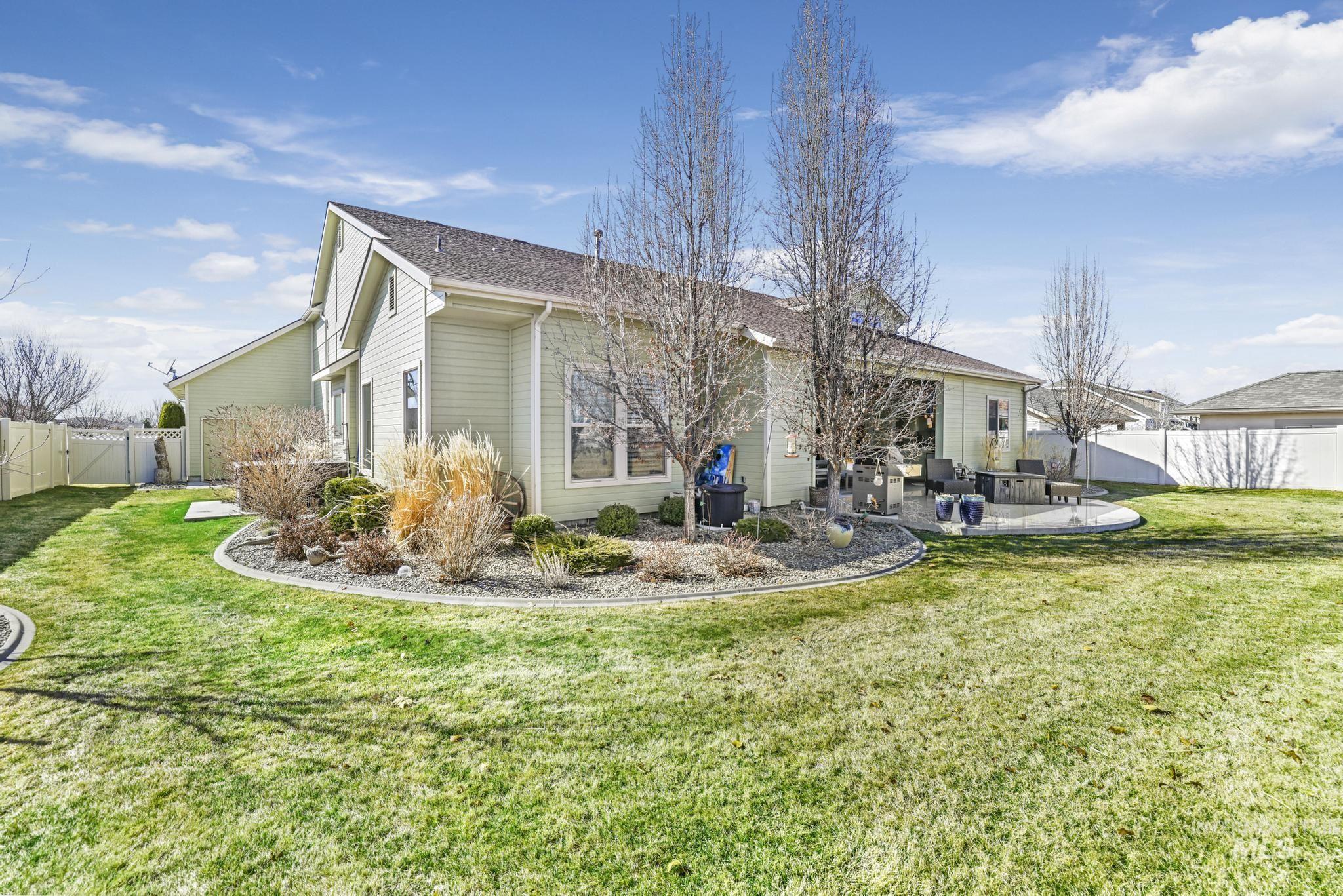 590 Sun Terrace Dr, Twin Falls, Idaho 83301-8975, 4 Bedrooms, 3.5 Bathrooms, Residential For Sale, Price $799,000,MLS 98904034