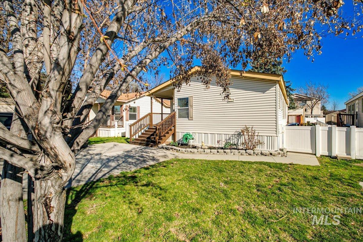 8594 W Irving Ln, Boise, Idaho 83704, 3 Bedrooms, 2 Bathrooms, Residential For Sale, Price $145,000,MLS 98904187