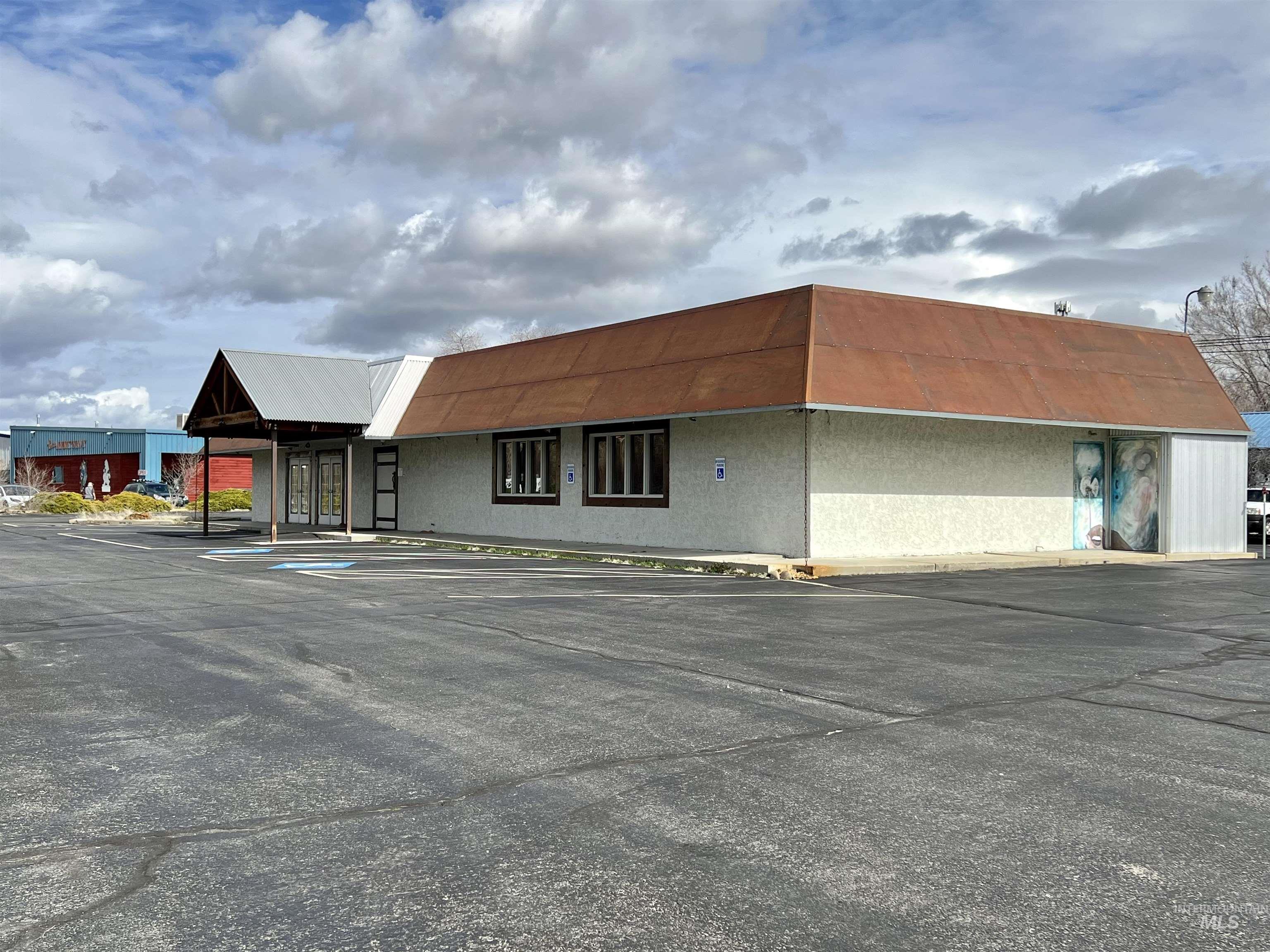 4902 W Chinden Blvd, Garden City, Idaho 83714, Business/Commercial For Sale, Price $1,250,000,MLS 98904479