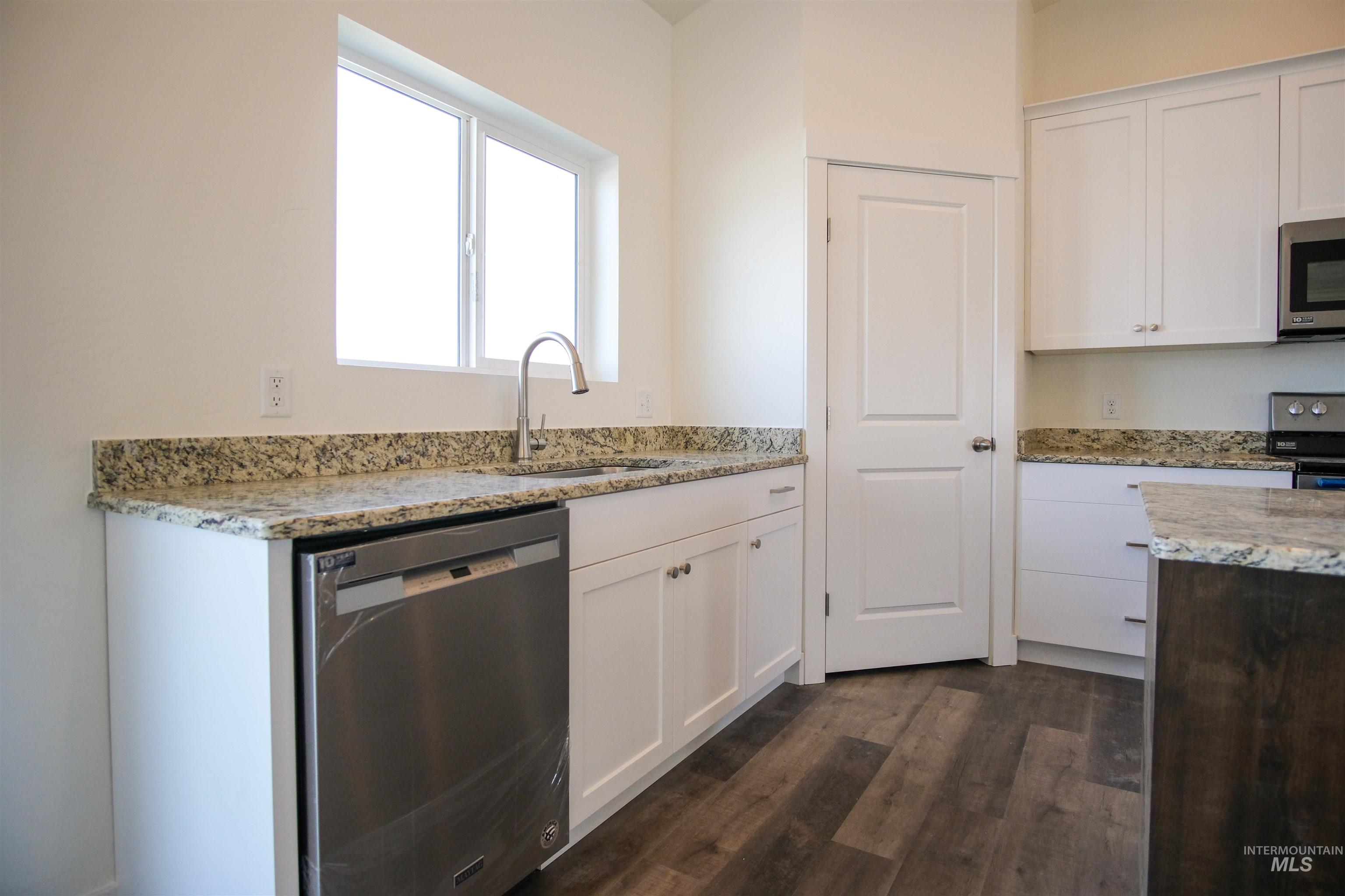 2431 Dorchester Avenue, Burley, Idaho 83318, 4 Bedrooms, 2 Bathrooms, Residential For Sale, Price $399,000, 98904583