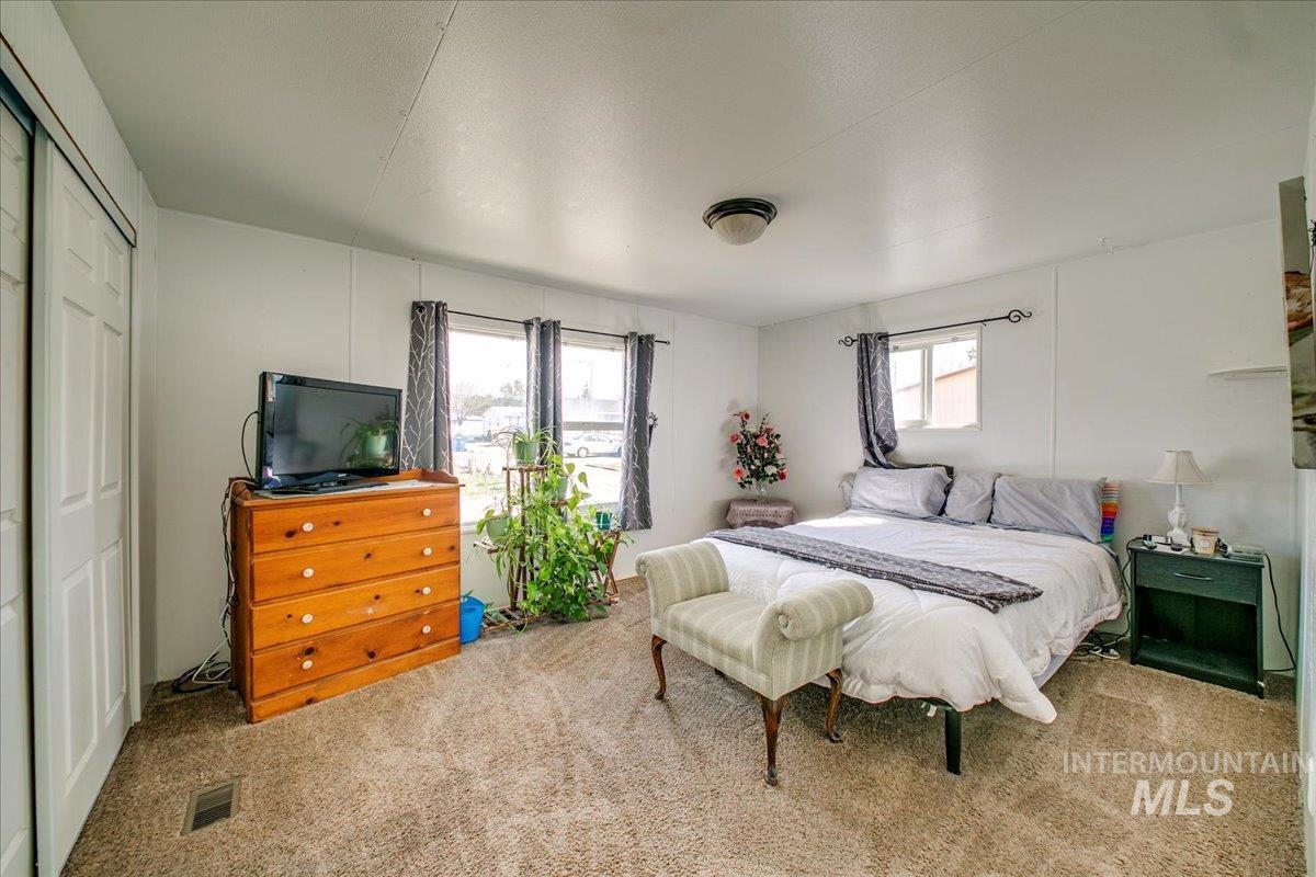 445 S Maple Grove Rd, Boise, Idaho 83709, 3 Bedrooms, 1 Bathroom, Residential For Sale, Price $109,900,MLS 98904816