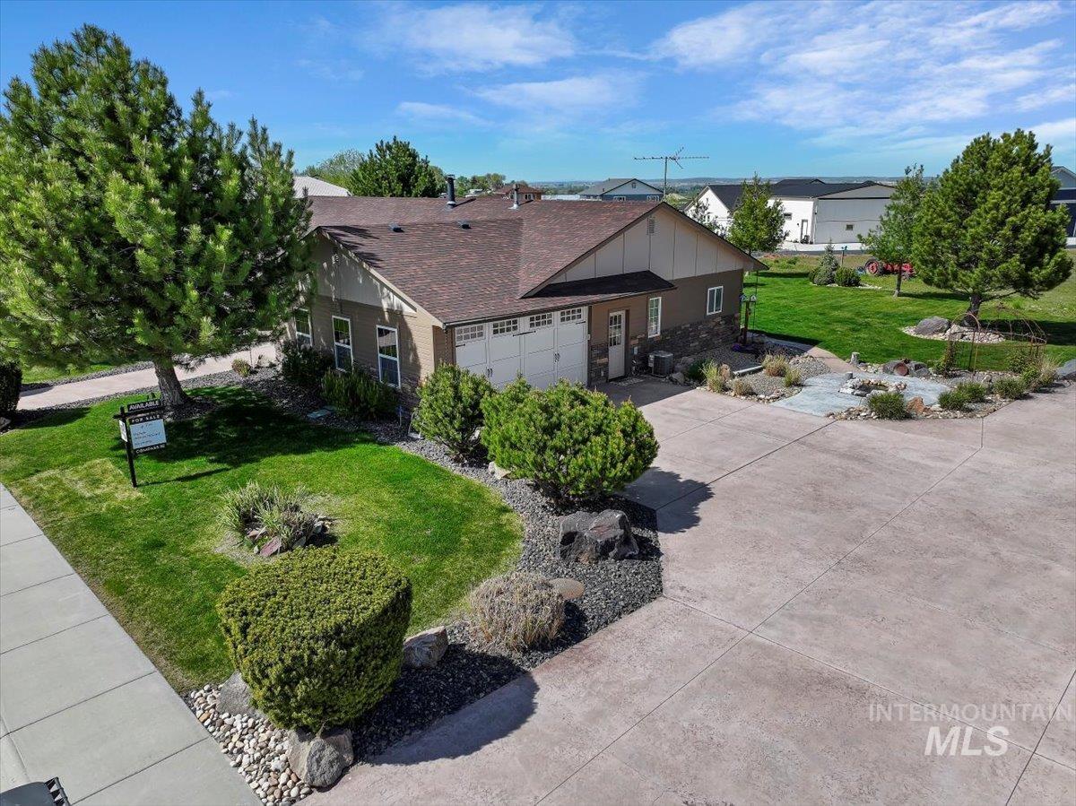 21246 Oakwood Drive, Greenleaf, Idaho 83626, 3 Bedrooms, 2 Bathrooms, Residential Income For Sale, Price $975,000,MLS 98905393