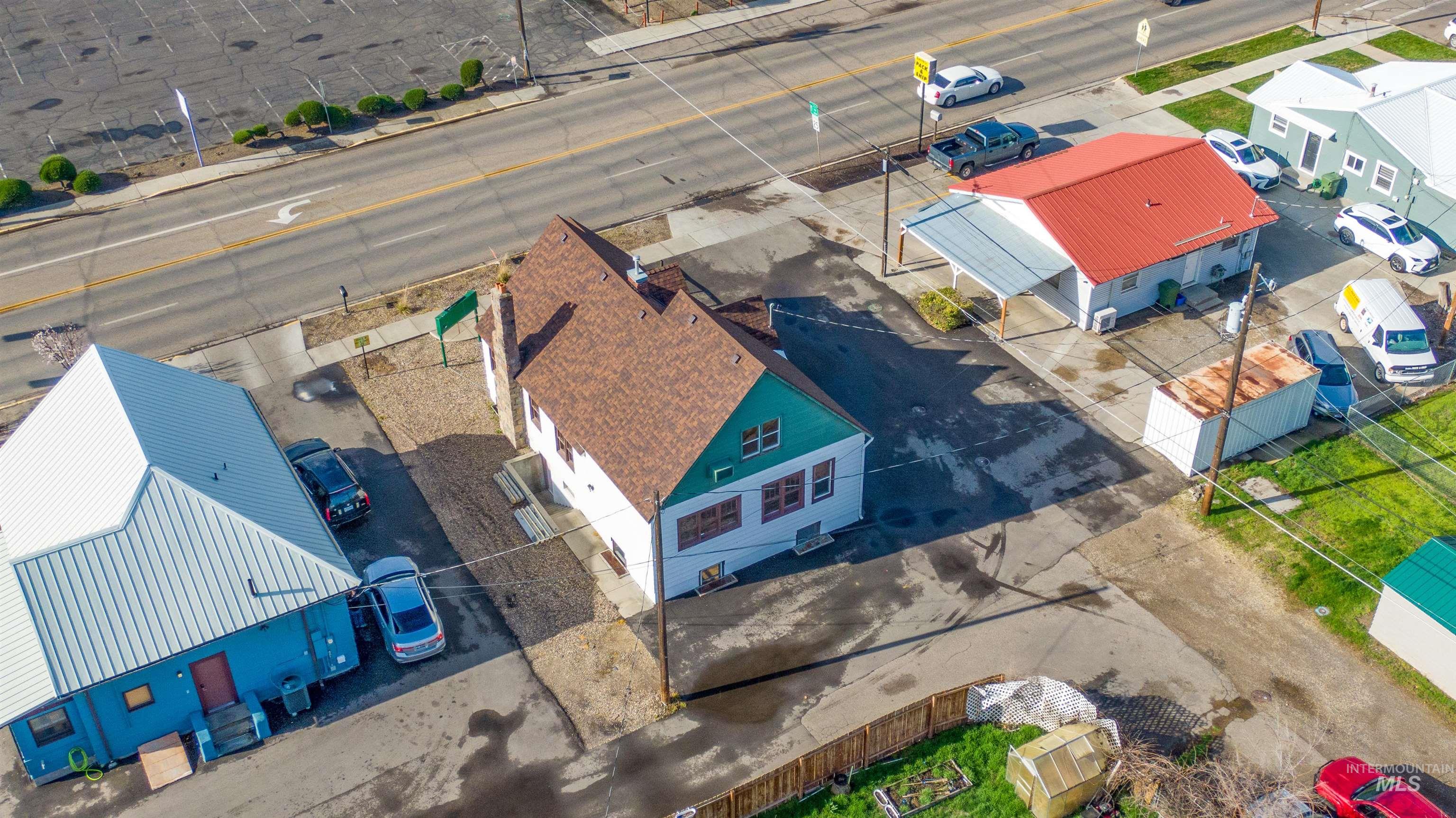 235 W Idaho Avenue, Ontario, Idaho 97914, 9 Rooms, Business/Commercial For Sale, Price $300,000,MLS 98906091