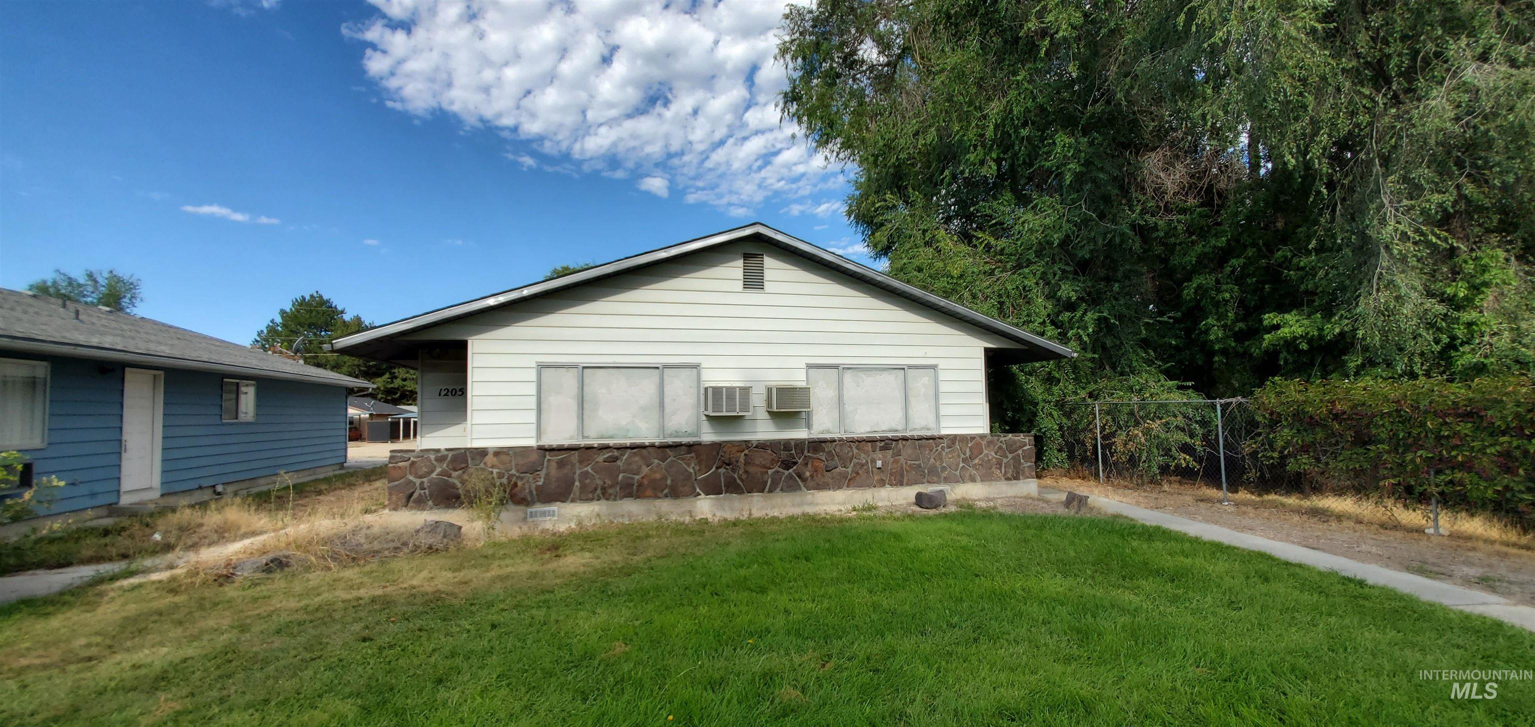 1203 S Elder St, Nampa, Idaho 83651, 2 Bedrooms, 1 Bathroom, Residential Income For Sale, Price $376,000,MLS 98906148
