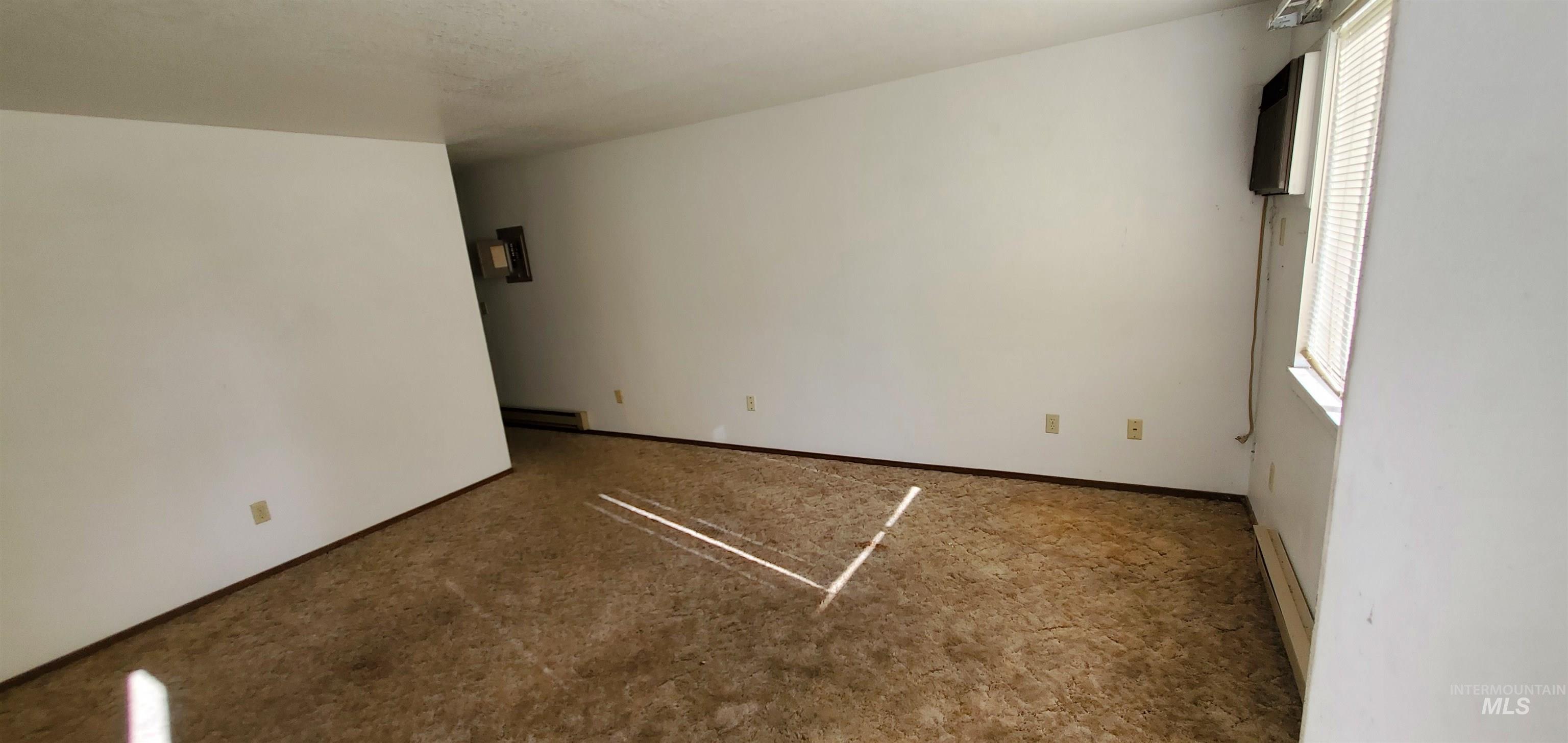 1215 S Elder Street, Nampa, Idaho 83686, 2 Bedrooms, 1 Bathroom, Residential Income For Sale, Price $386,000,MLS 98906154