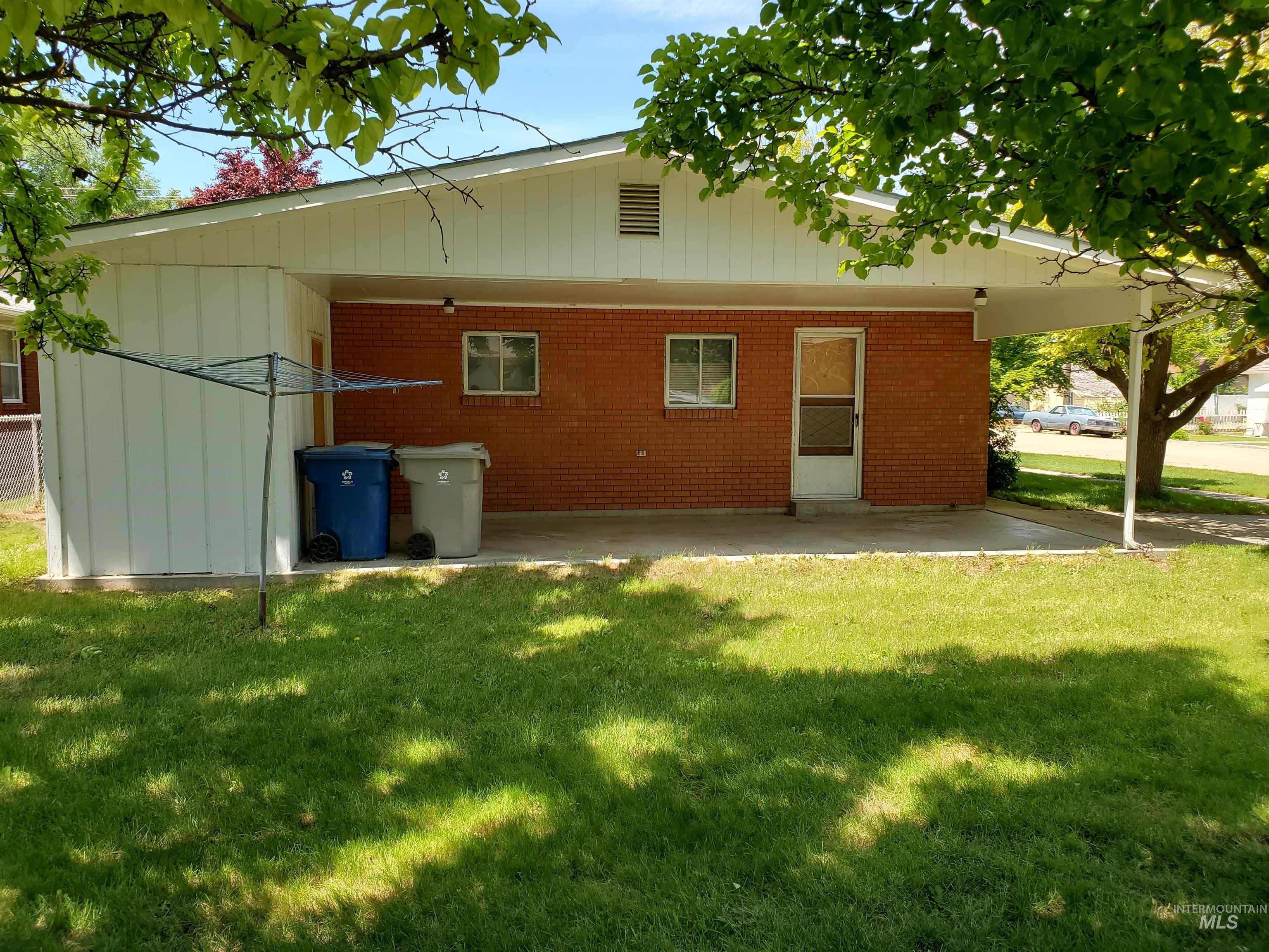 519 6th Street S, Nampa, Idaho 83651, 2 Bedrooms, 1 Bathroom, Residential Income For Sale, Price $347,000,MLS 98906157