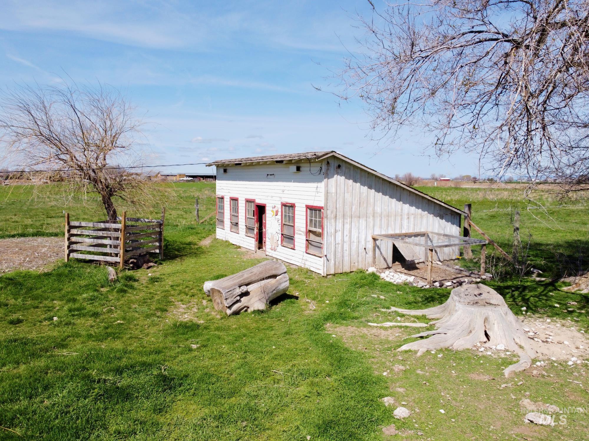 1330 E 4150 N, Buhl, Idaho 83316, 3 Bedrooms, 1.5 Bathrooms, Farm & Ranch For Sale, Price $625,000,MLS 98906391