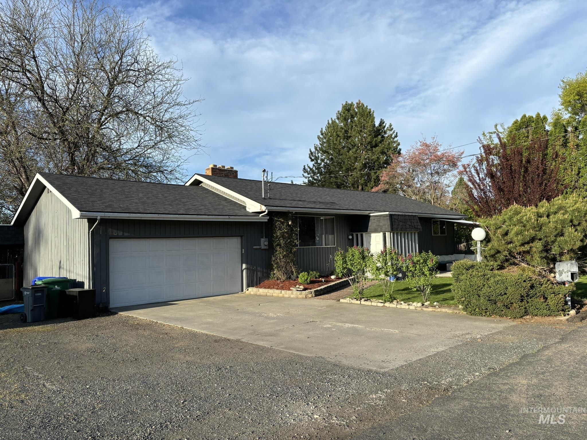 423 Park Dr., Lewiston, Idaho 83501, 4 Bedrooms, 2.5 Bathrooms, Residential For Sale, Price $410,000,MLS 98906755