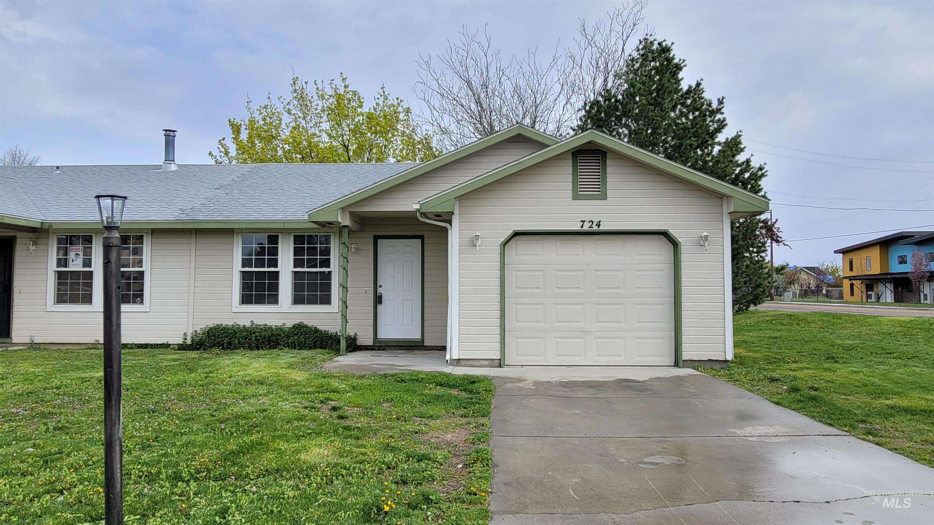 724 E Maryland Ave, Nampa, Idaho 83686, 2 Bedrooms, 1 Bathroom, Residential Income For Sale, Price $265,000,MLS 98906775