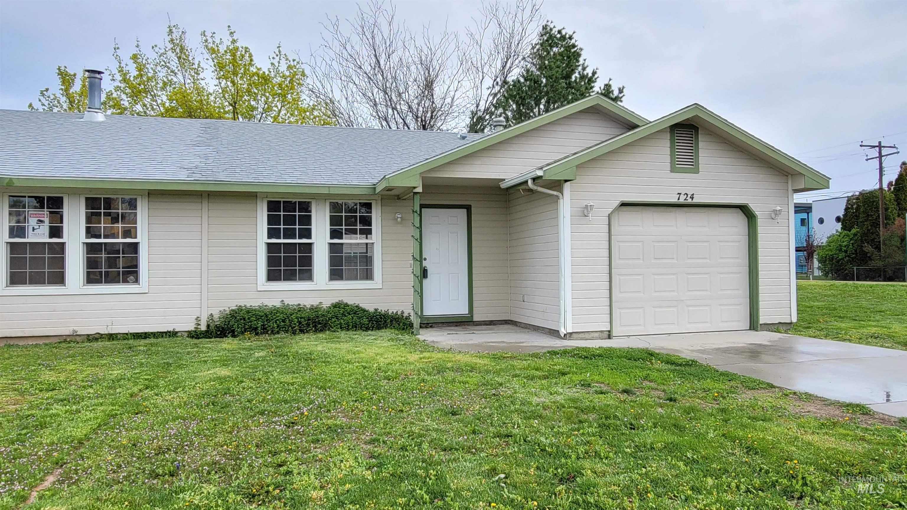 724 E Maryland Ave, Nampa, Idaho 83686, 2 Bedrooms, 1 Bathroom, Residential Income For Sale, Price $265,000,MLS 98906775