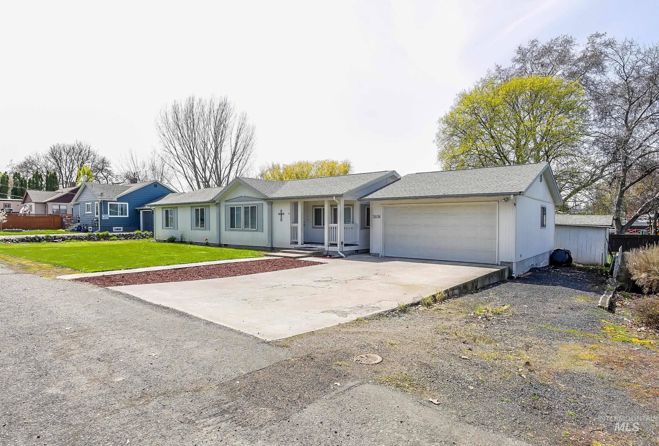 3608 18th St., Lewiston, Idaho 83501, 3 Bedrooms, 2 Bathrooms, Residential For Sale, Price $330,000,MLS 98906871