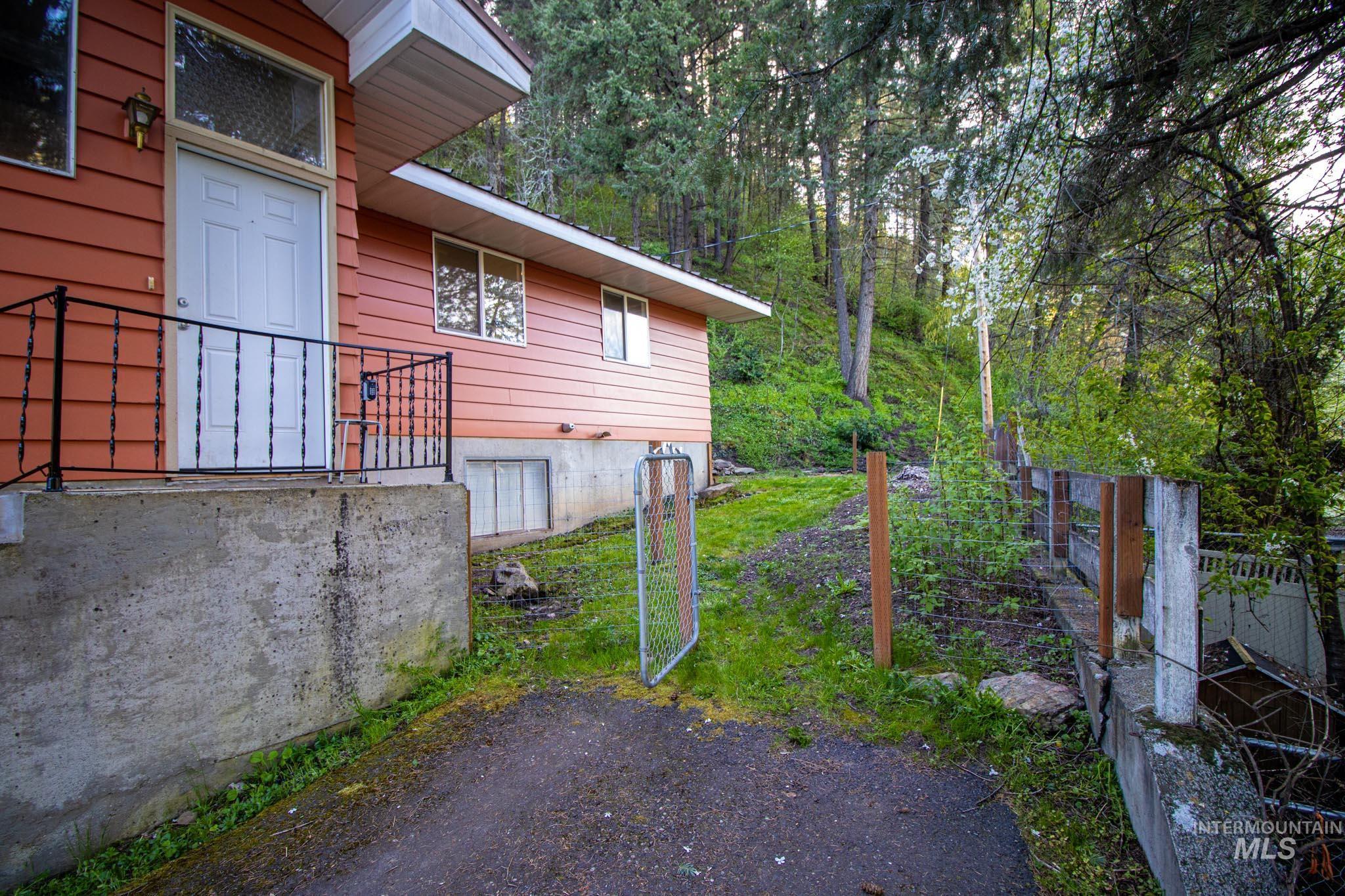 13828 W 4th Ave, Orofino, Idaho 83544, 2 Bedrooms, 2 Bathrooms, Residential For Sale, Price $319,000,MLS 98906872