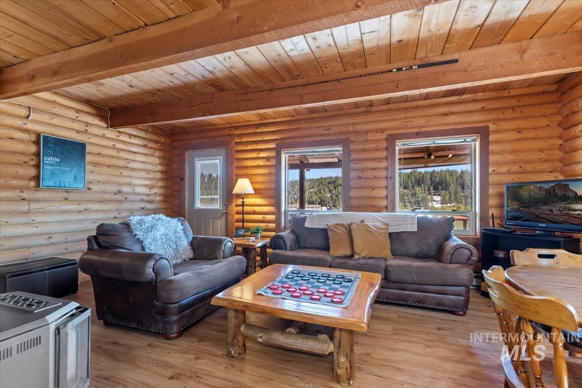 2 King Hill, Cascade, Idaho 83611, 1 Bedroom, 1 Bathroom, Residential For Sale, Price $369,990,MLS 98906999