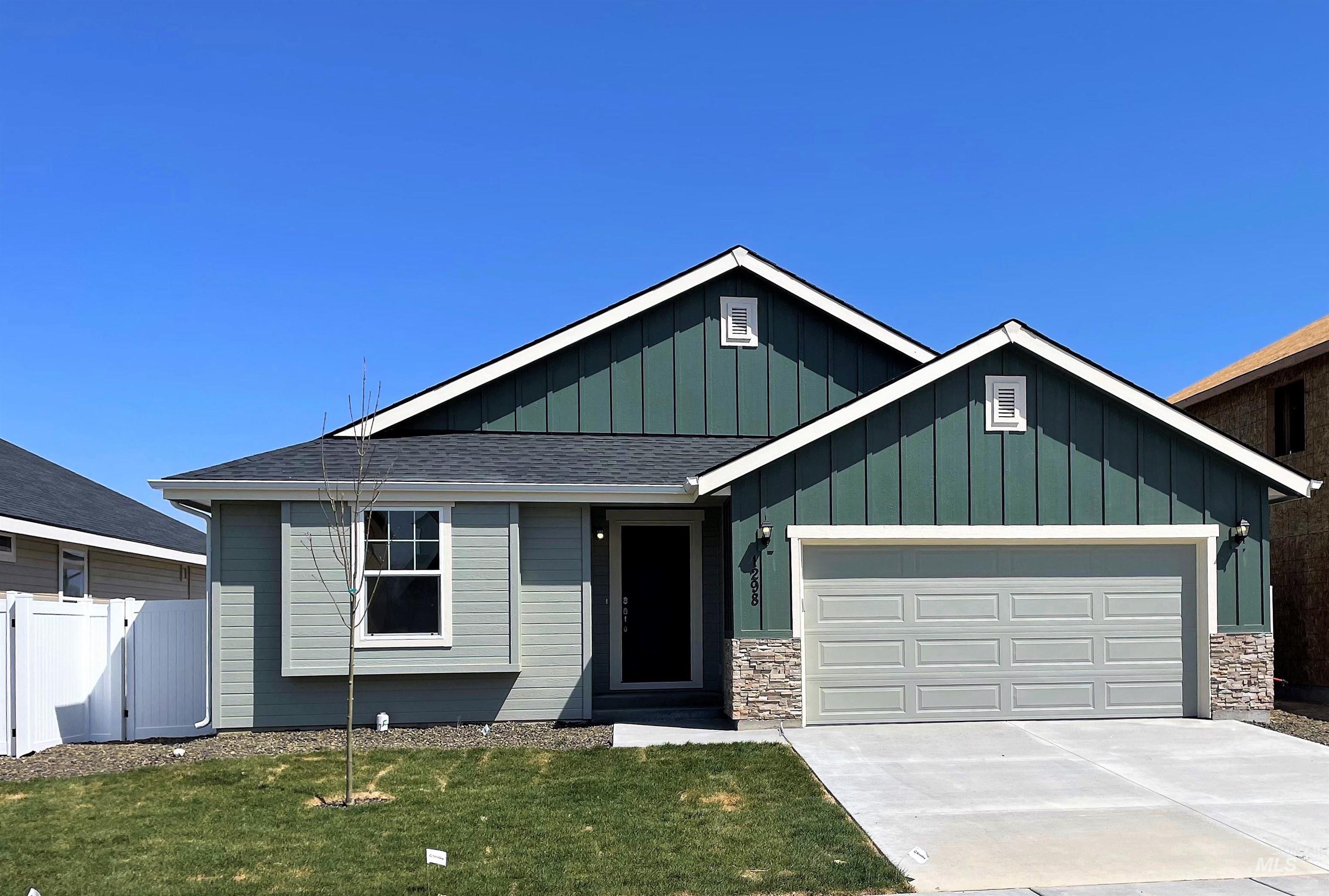 557 Limerick Ct, Middleton, Idaho 83644, 3 Bedrooms, 2 Bathrooms, Residential For Sale, Price $403,990,MLS 98907021