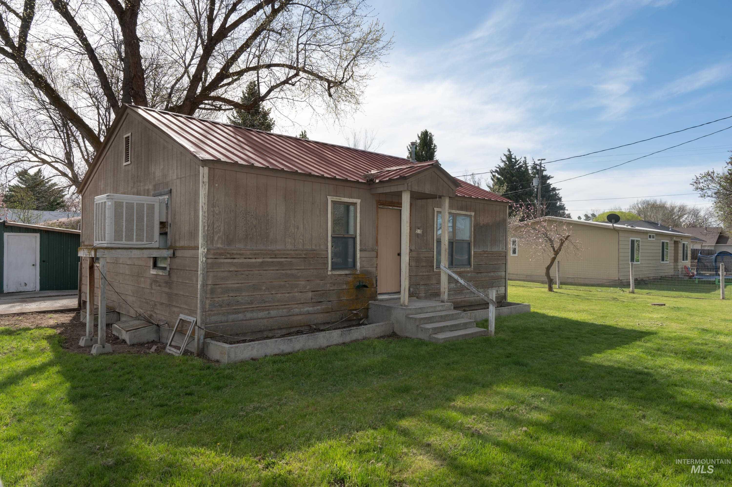 530 N Fir, Shoshone, Idaho 83352, 2 Bedrooms, 1 Bathroom, Residential For Sale, Price $200,000,MLS 98907039