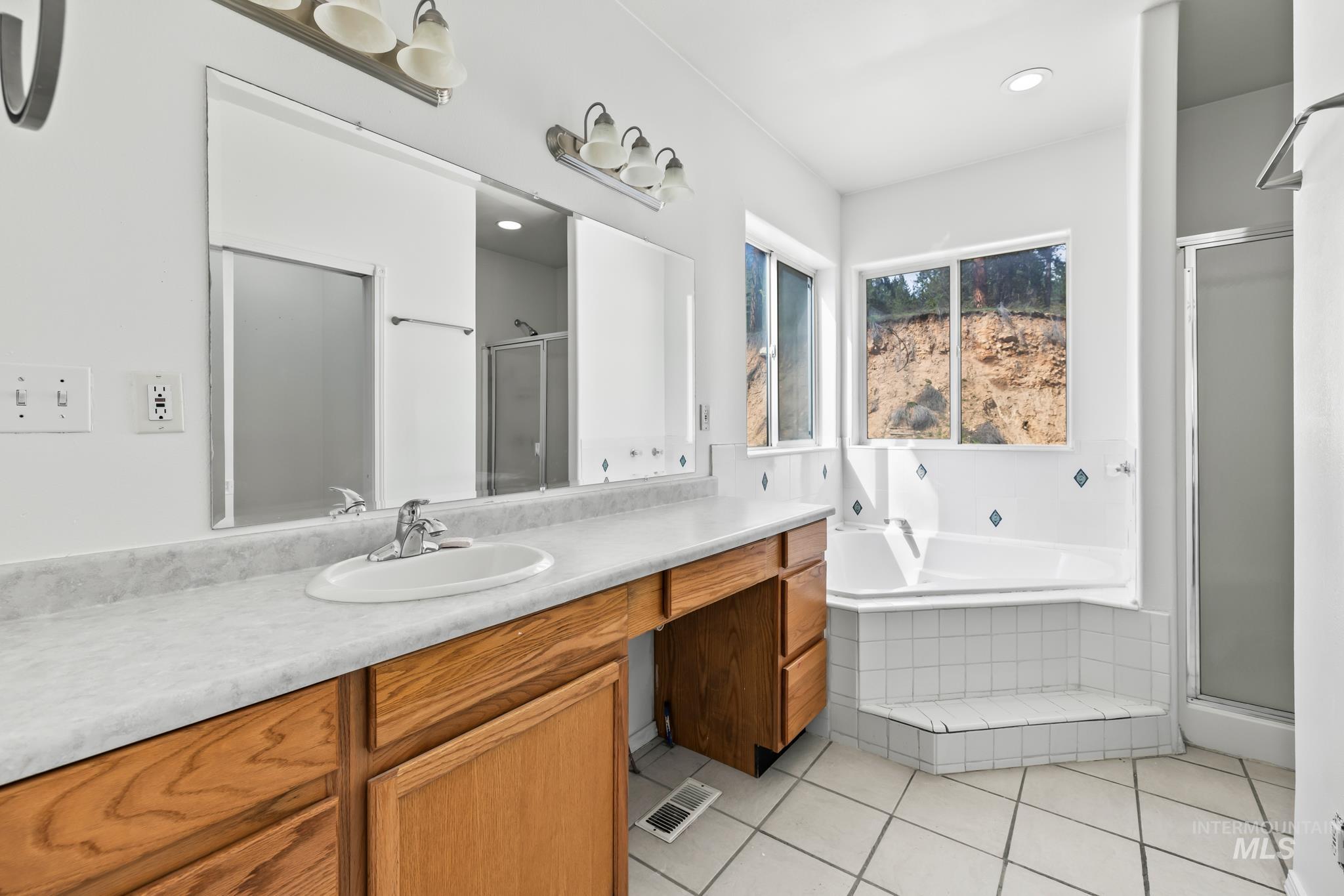 130 Daggett Creek Rd, Boise, Idaho 83716, 3 Bedrooms, 2.5 Bathrooms, Residential For Sale, Price $725,000,MLS 98907165