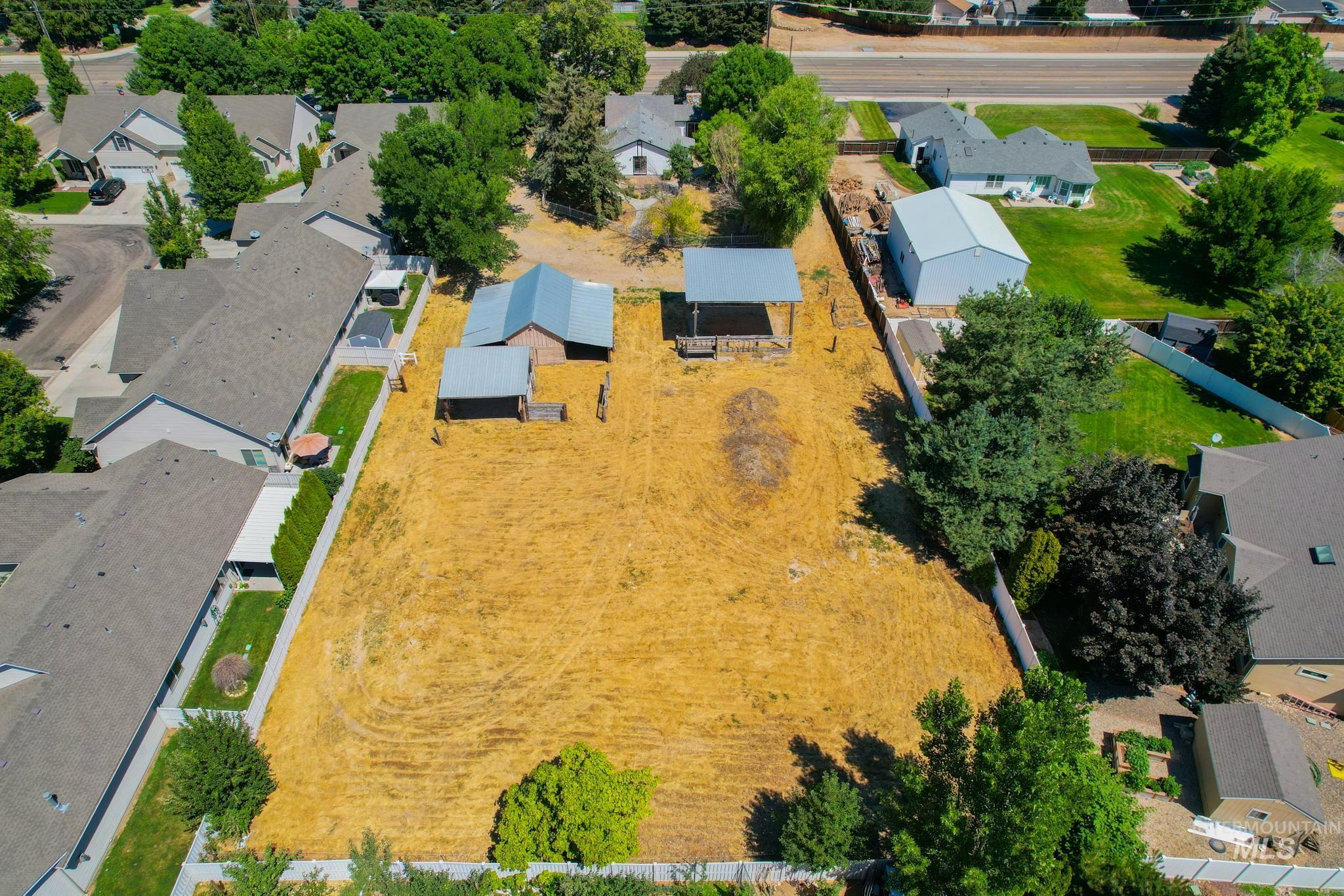 4135 W Cherry Ln, Meridian, Idaho 83642, 4 Bedrooms, 2.5 Bathrooms, Residential Income For Sale, Price $760,000,MLS 98907223