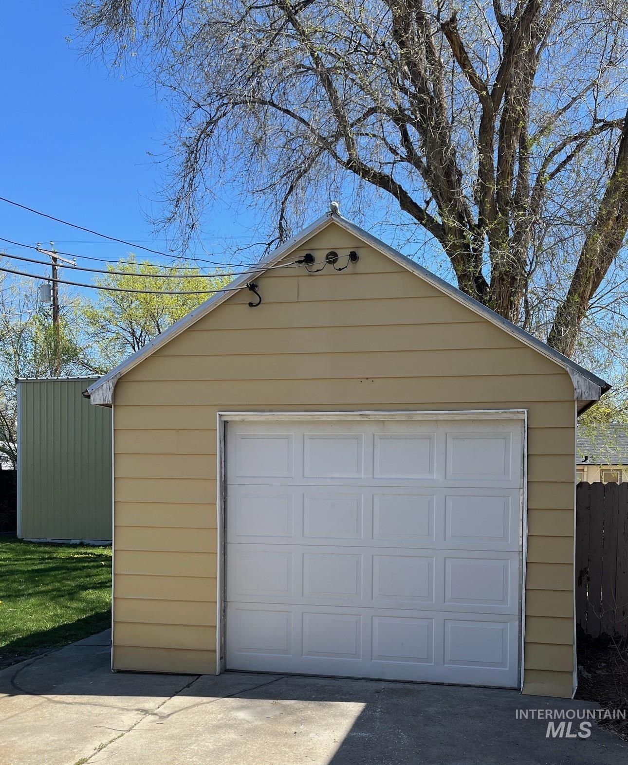 412 S S Juniper St, Nampa, Idaho 83686, 2 Bedrooms, 1 Bathroom, Residential Income For Sale, Price $399,900,MLS 98907269