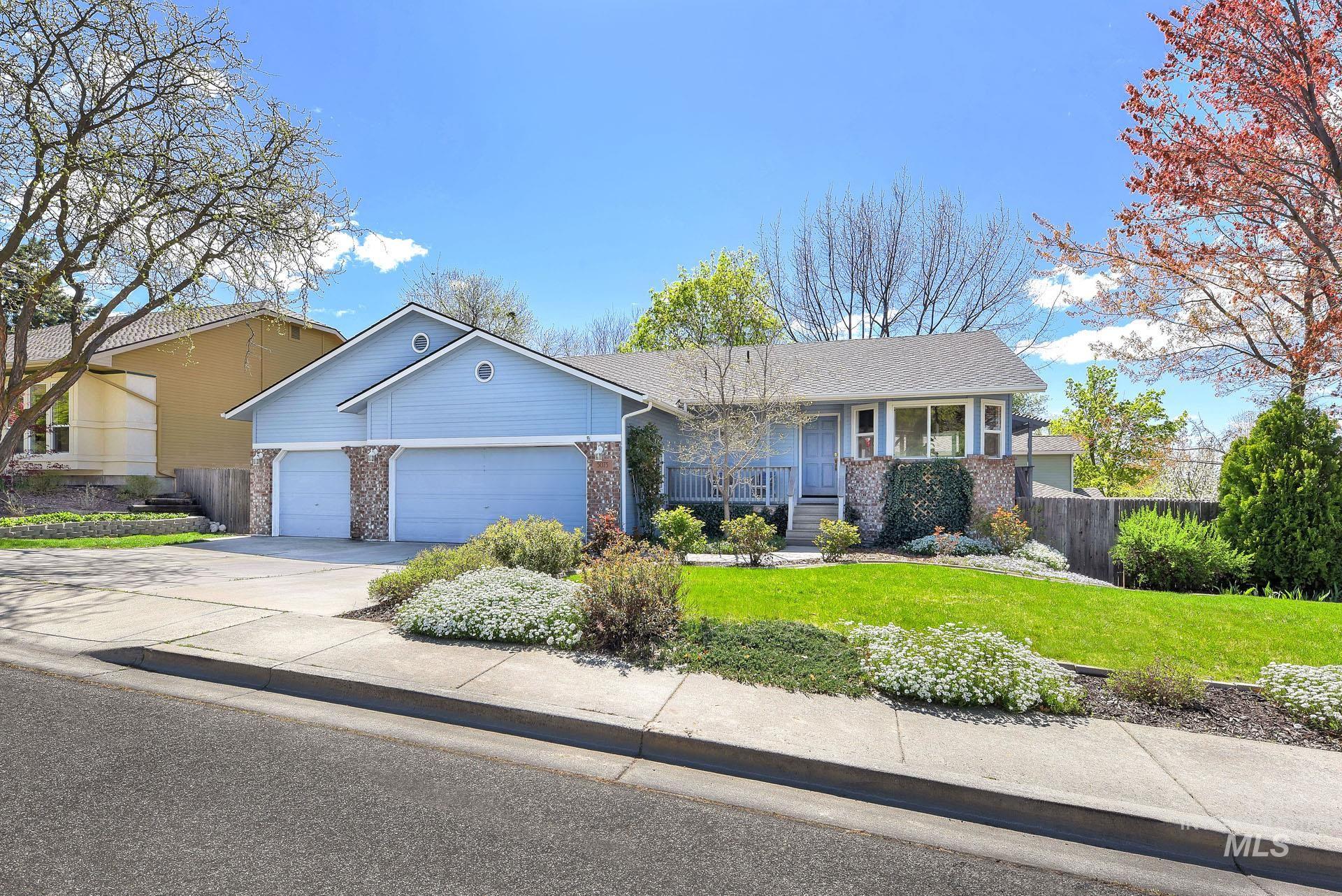 5075 W Baywood St, Boise, Idaho 83703, 4 Bedrooms, 3 Bathrooms, Residential For Sale, Price $664,990,MLS 98907314
