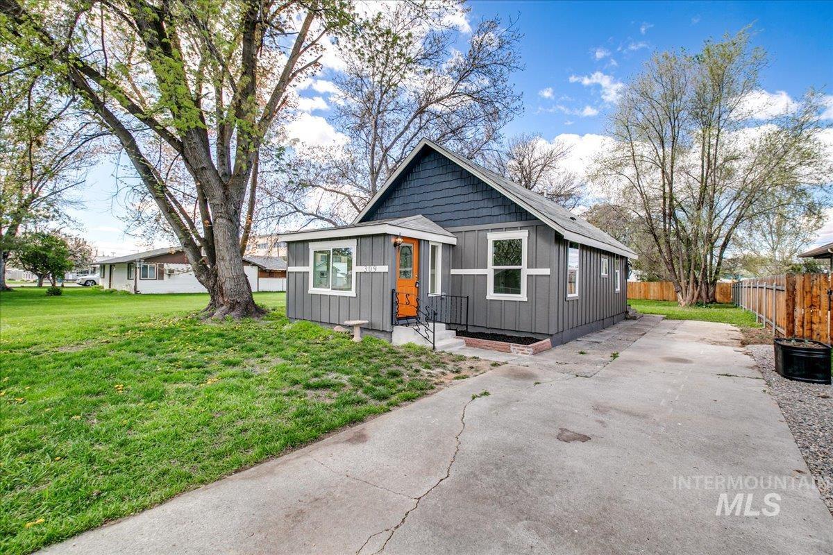 309 Holly Avenue, New Plymouth, Idaho 83655, 3 Bedrooms, 1 Bathroom, Residential For Sale, Price $299,000,MLS 98907452