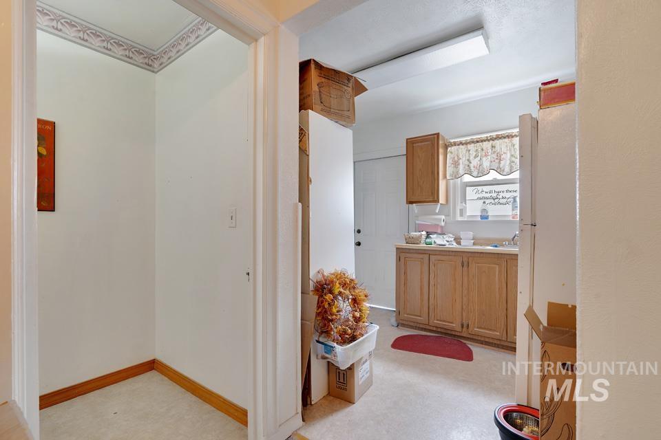 163 SW 1st Street, Ontario, Oregon 97914, 4 Bedrooms, Business/Commercial For Sale, Price $525,000, 98907764