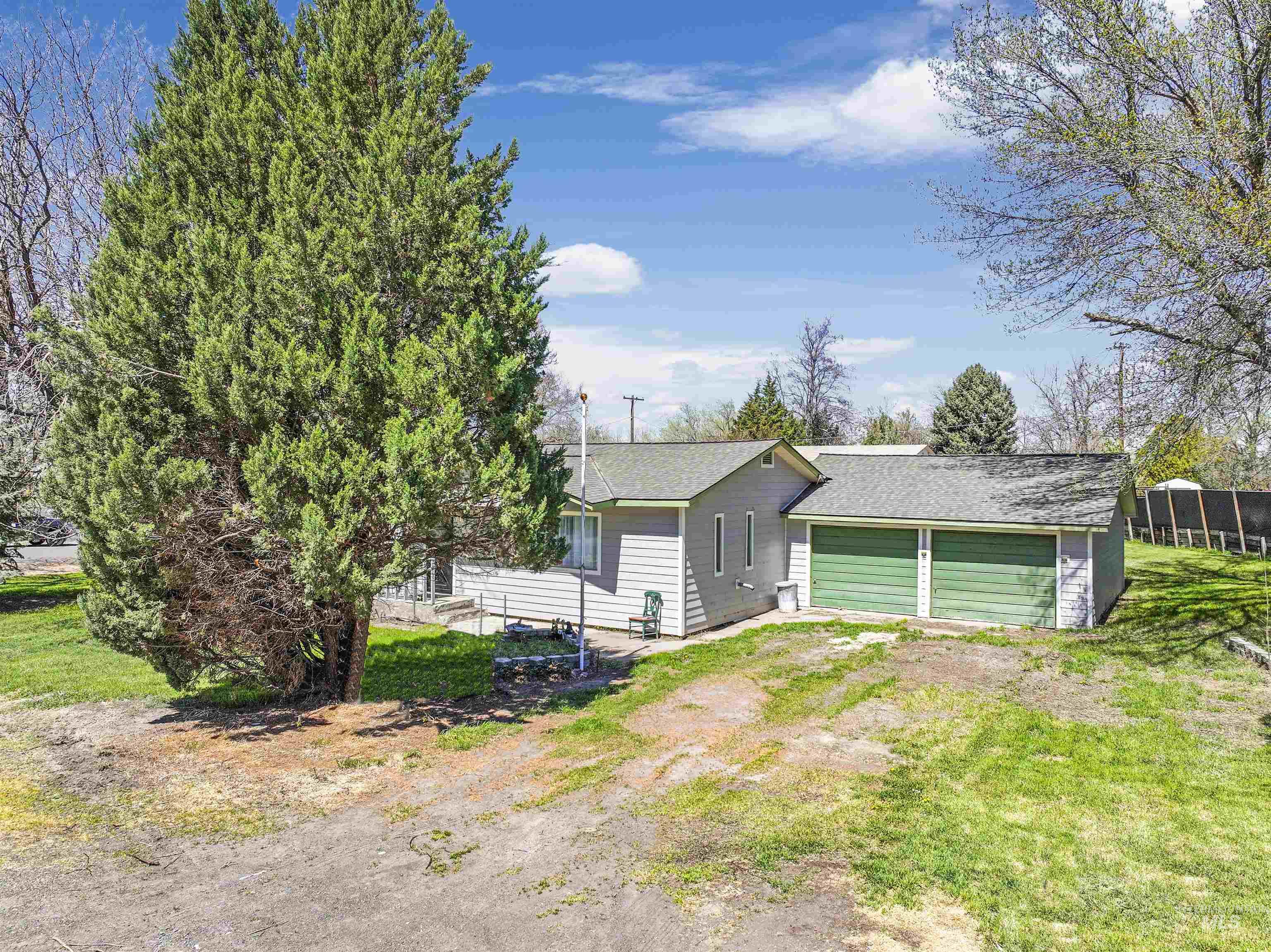 221 E Main St, Hagerman, Idaho 83332, 3 Bedrooms, 2 Bathrooms, Residential For Sale, Price $350,000,MLS 98907798