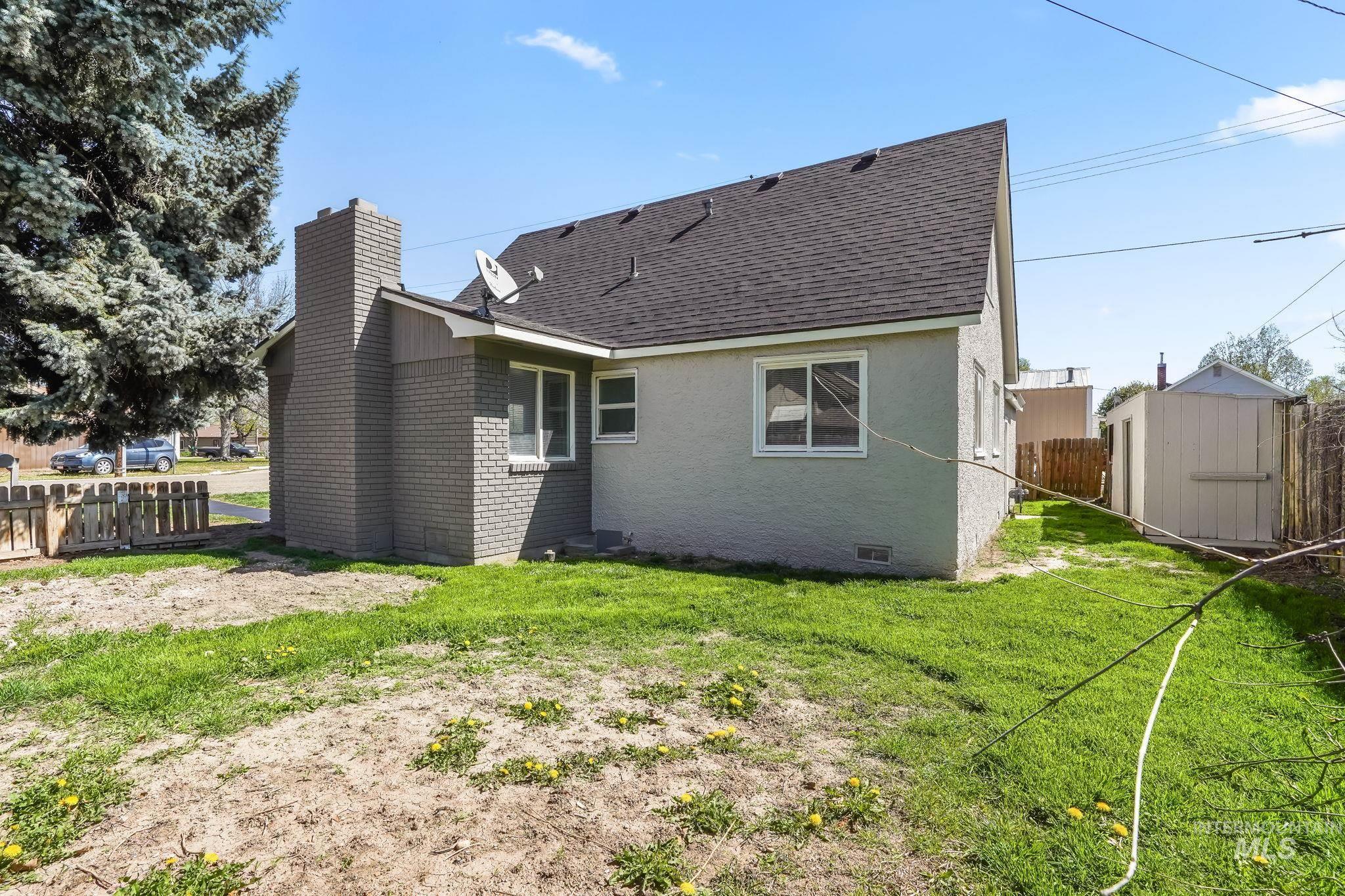 211 E Roosevelt Ave, Nampa, Idaho 83686, 5 Bedrooms, 2 Bathrooms, Residential For Sale, Price $349,990,MLS 98907803