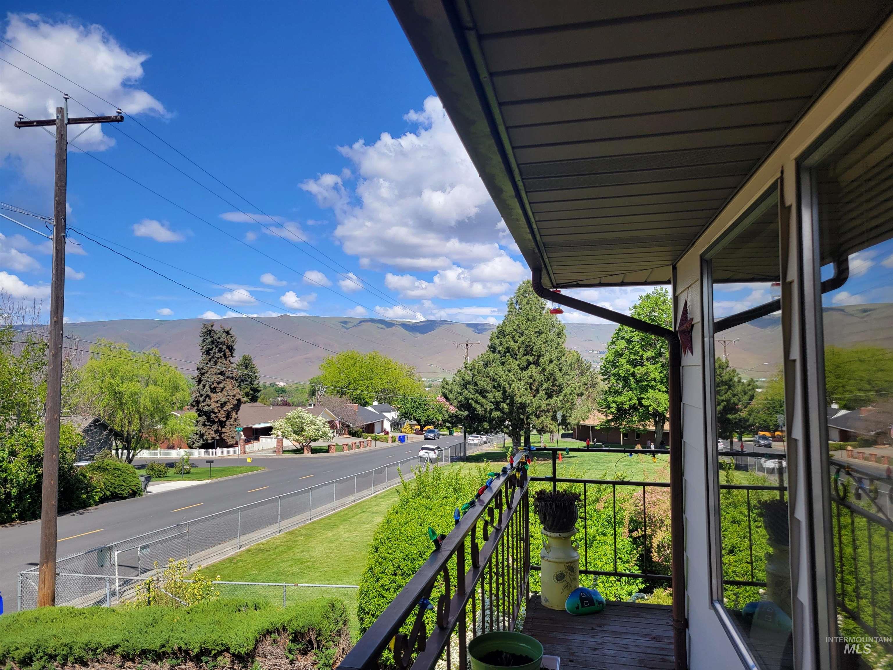 2225 & 2227 14th St, Lewiston, Idaho 83501, 2 Bedrooms, 2 Bathrooms, Residential Income For Sale, Price $469,000,MLS 98907819