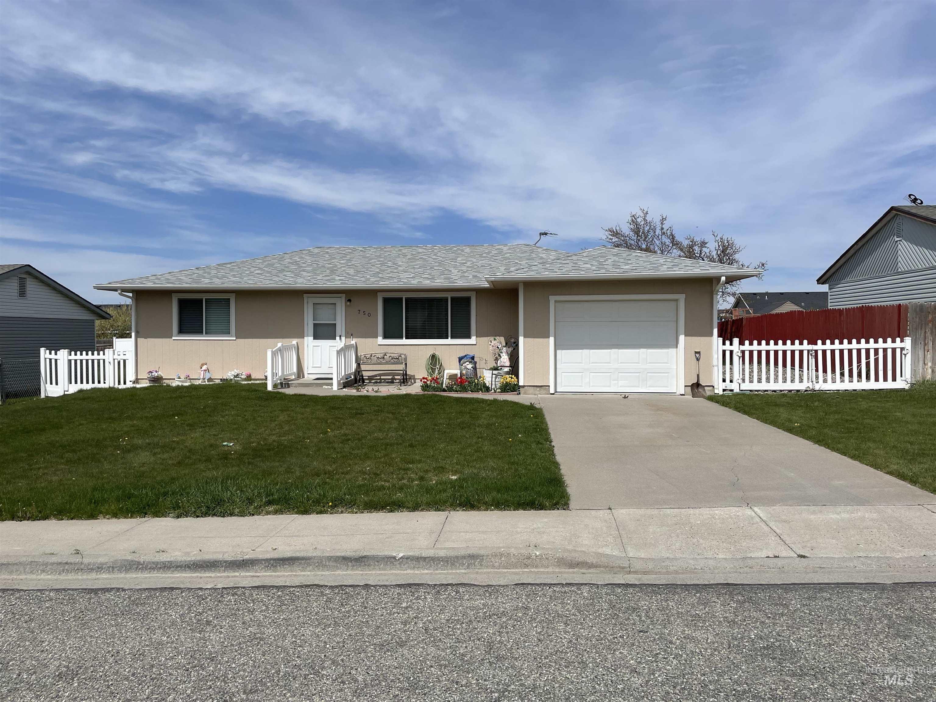 750 20th Ave E, Jerome, Idaho 83338, 3 Bedrooms, 1 Bathroom, Residential For Sale, Price $259,000,MLS 98907868