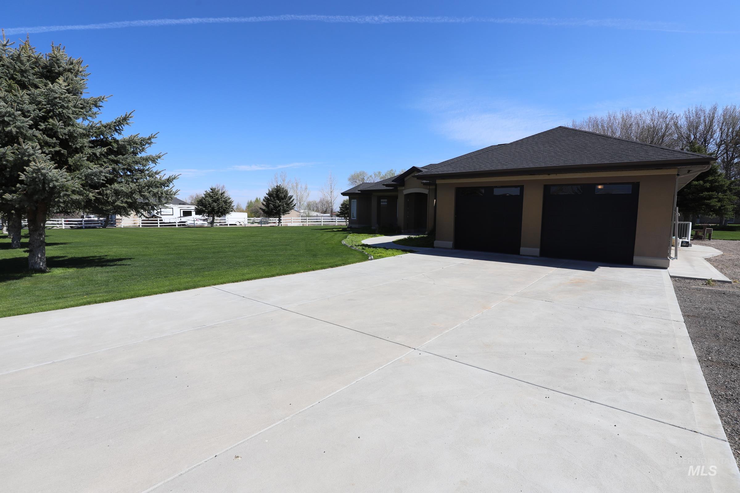 2494 East 3706 North, Twin Falls, Idaho 83301, 3 Bedrooms, 2.5 Bathrooms, Residential For Sale, Price $610,000,MLS 98907873