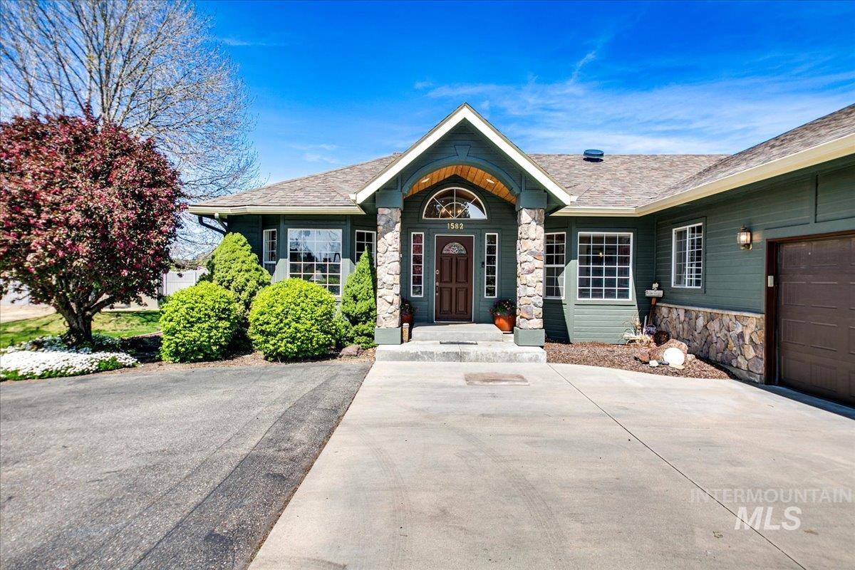 1910 W Campo Lane, Eagle, Idaho 83616, 5 Bedrooms, 3 Bathrooms, Residential For Sale, Price $1,400,000,MLS 98907913