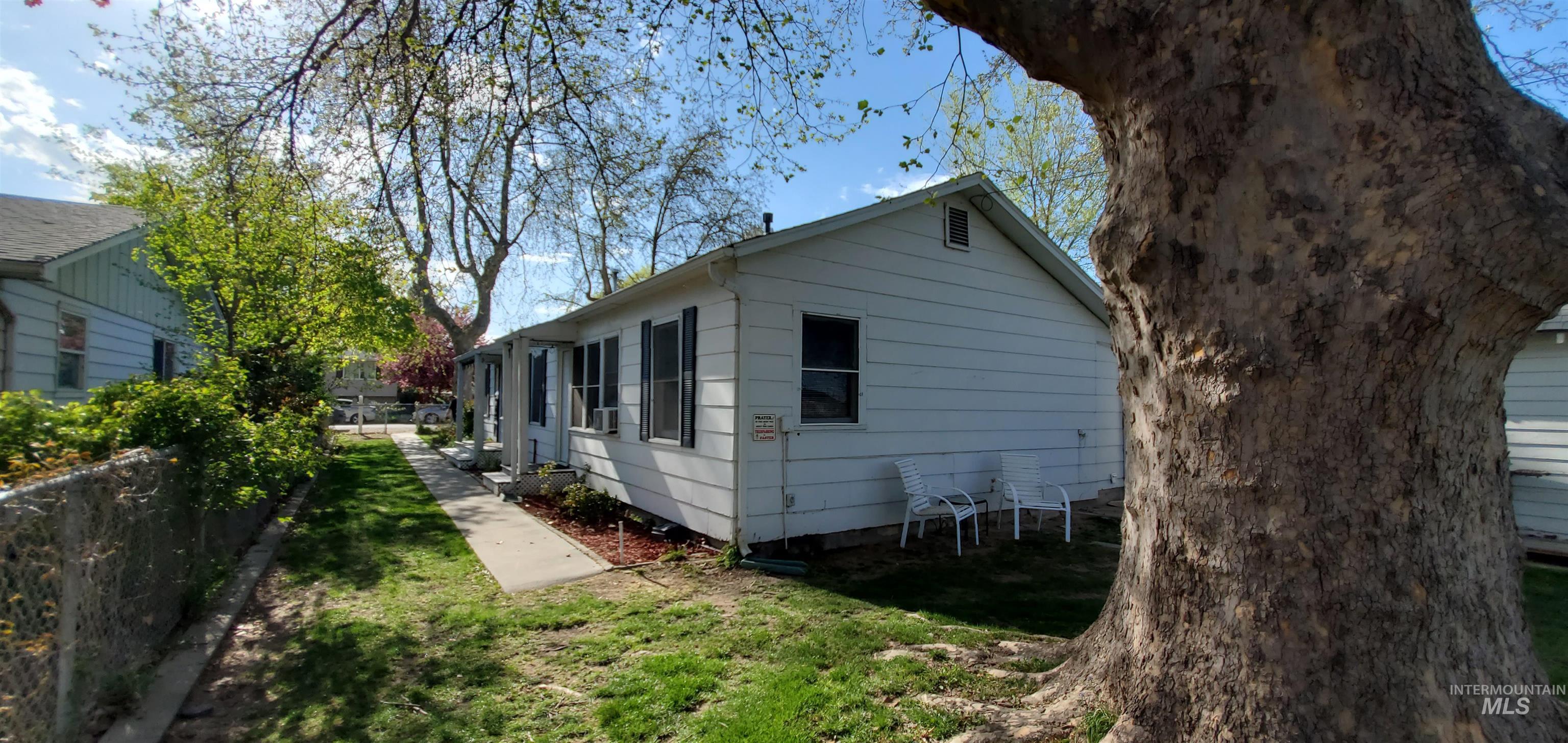 414 6th St, Wilder, Idaho 83676-6046, 2 Bedrooms, 1 Bathroom, Residential Income For Sale, Price $319,900,MLS 98907919