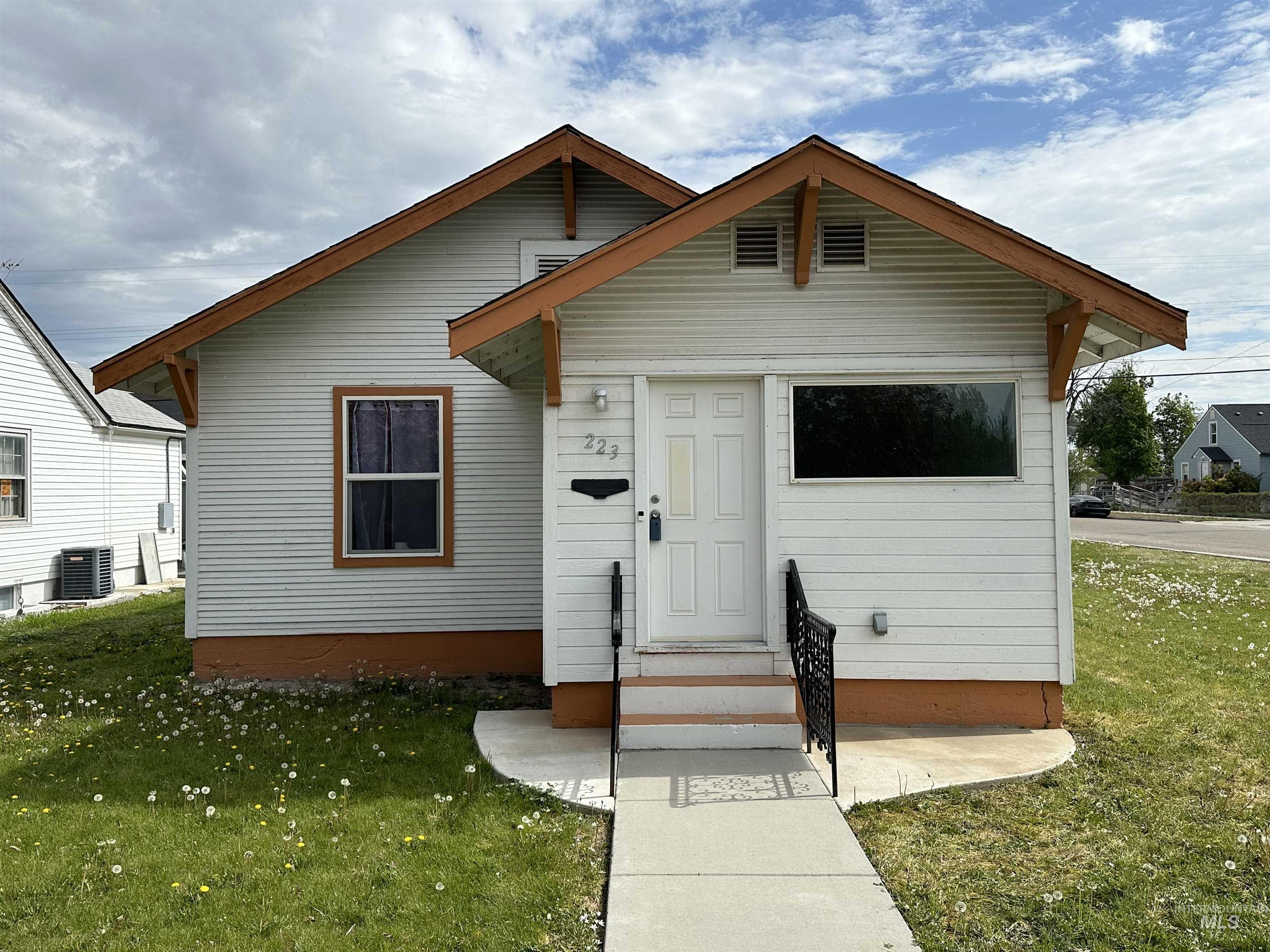 223 Cleveland Blvd, Caldwell, Idaho 83605, 2 Bedrooms, 1 Bathroom, Residential For Sale, Price $315,000,MLS 98907955