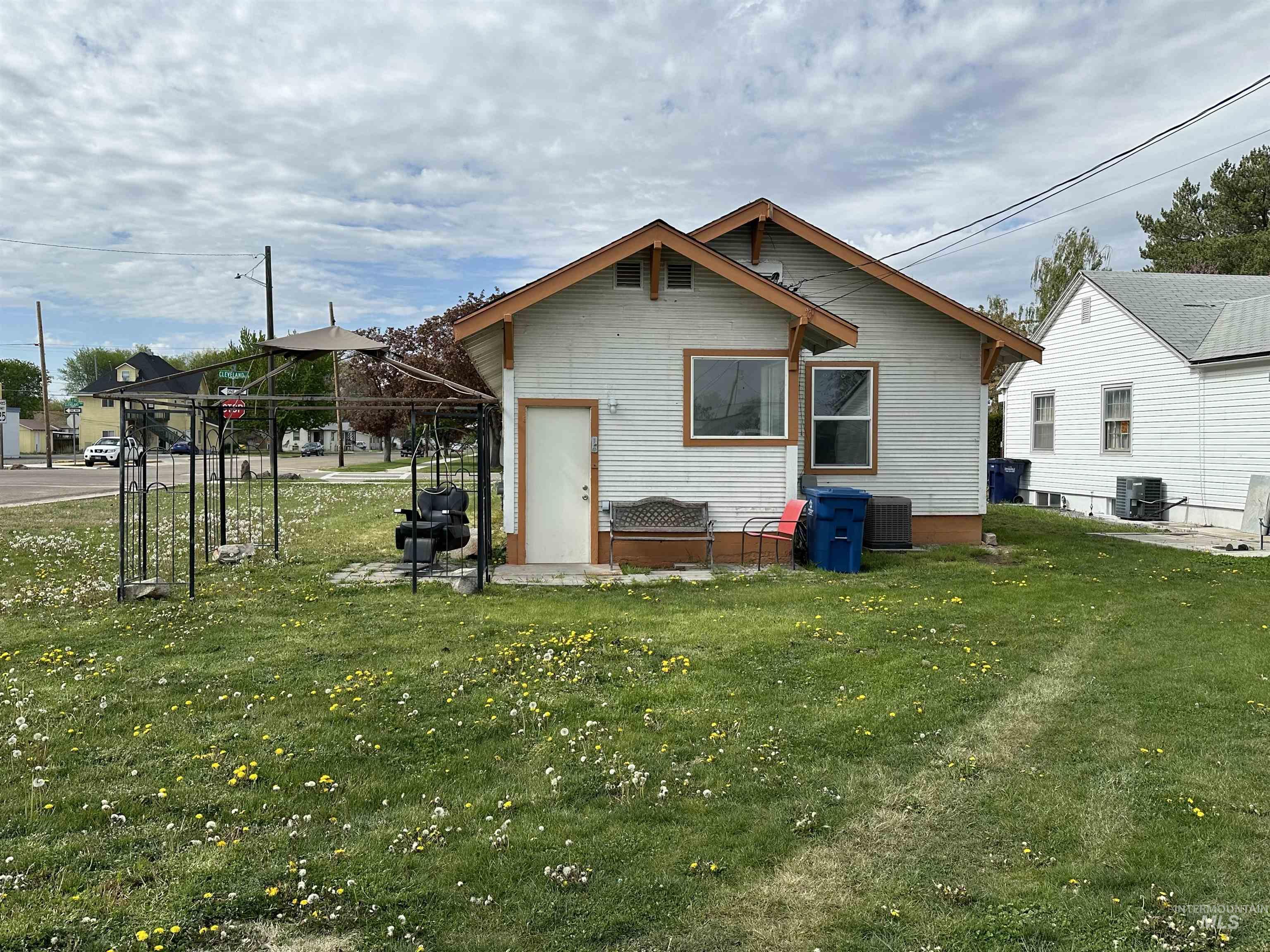 223 Cleveland Blvd, Caldwell, Idaho 83605, 2 Bedrooms, 1 Bathroom, Residential For Sale, Price $315,000,MLS 98907955