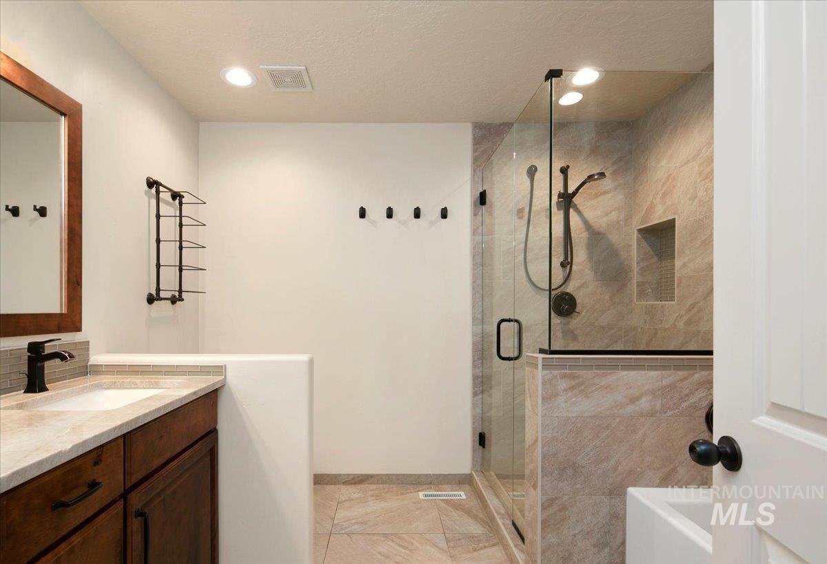 4721 N Arrow Villa Way, Boise, Idaho 83703, 5 Bedrooms, 2.5 Bathrooms, Residential For Sale, Price $1,299,000,MLS 98907967