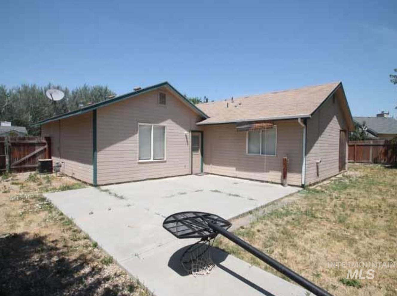 2007 W Slaton Drive, Meridian, Idaho 83642, 3 Bedrooms, 2 Bathrooms, Residential For Sale, Price $399,900,MLS 98908002