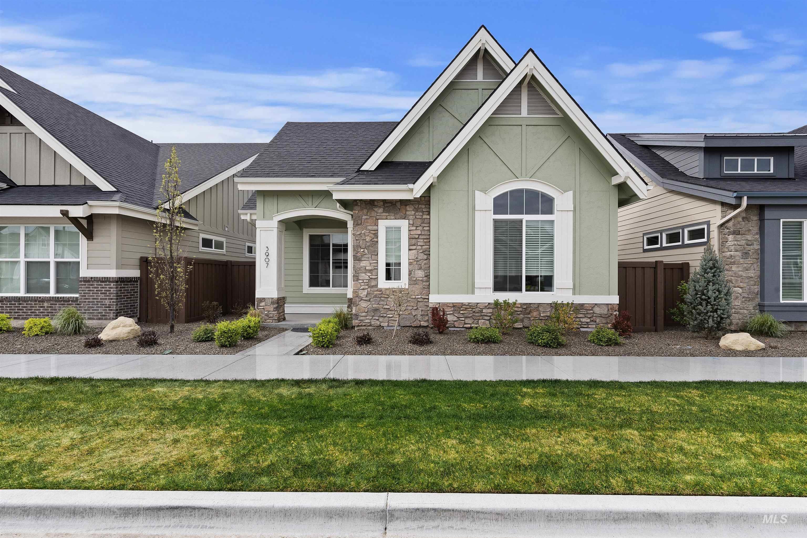 3907 W Silver River Ln., Meridian, Idaho 83646, 2 Bedrooms, 2 Bathrooms, Residential For Sale, Price $560,000,MLS 98908087
