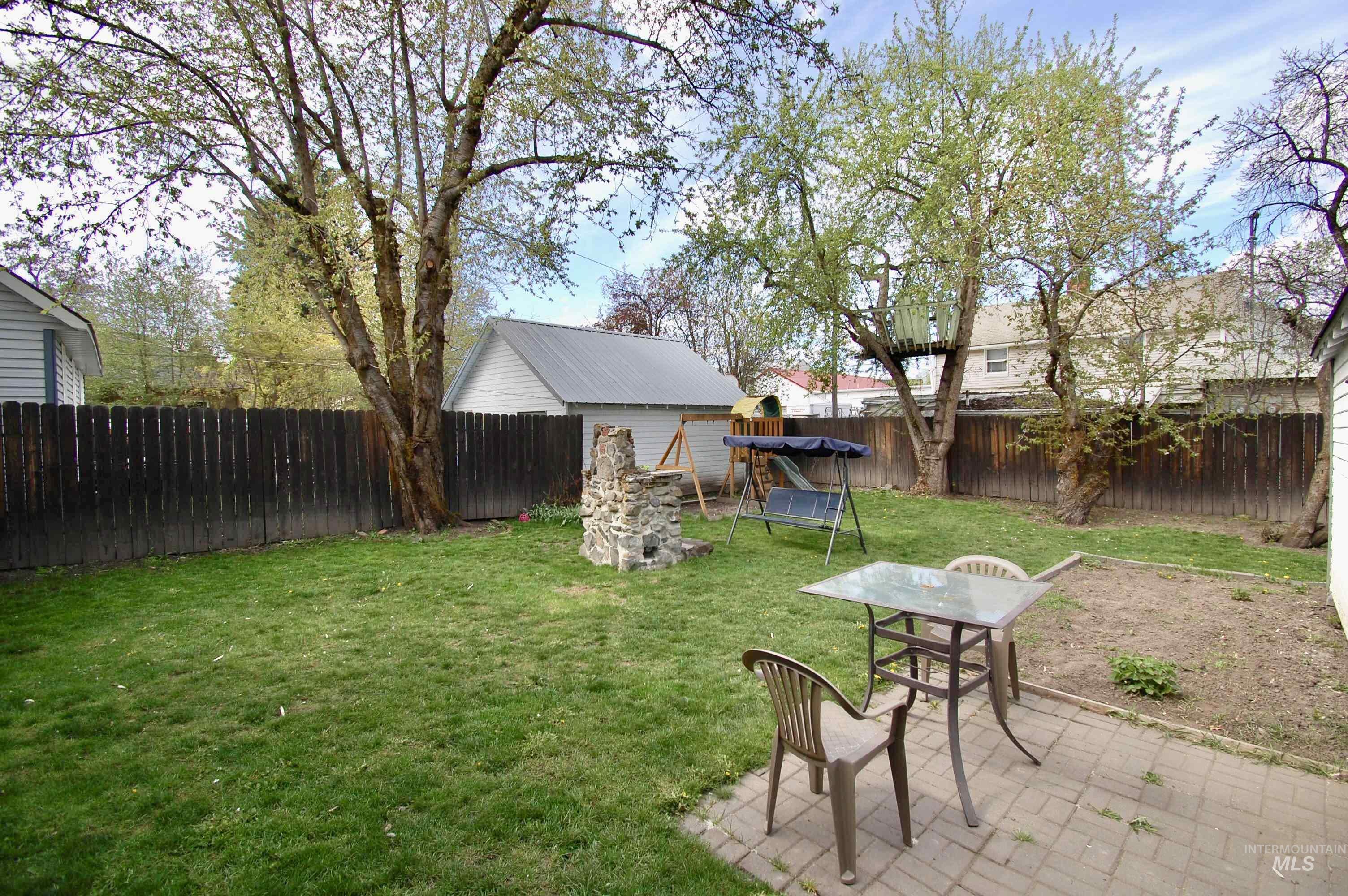 1007 S Adams, Moscow, Idaho 83843, 3 Bedrooms, 2 Bathrooms, Residential For Sale, Price $399,000,MLS 98908172