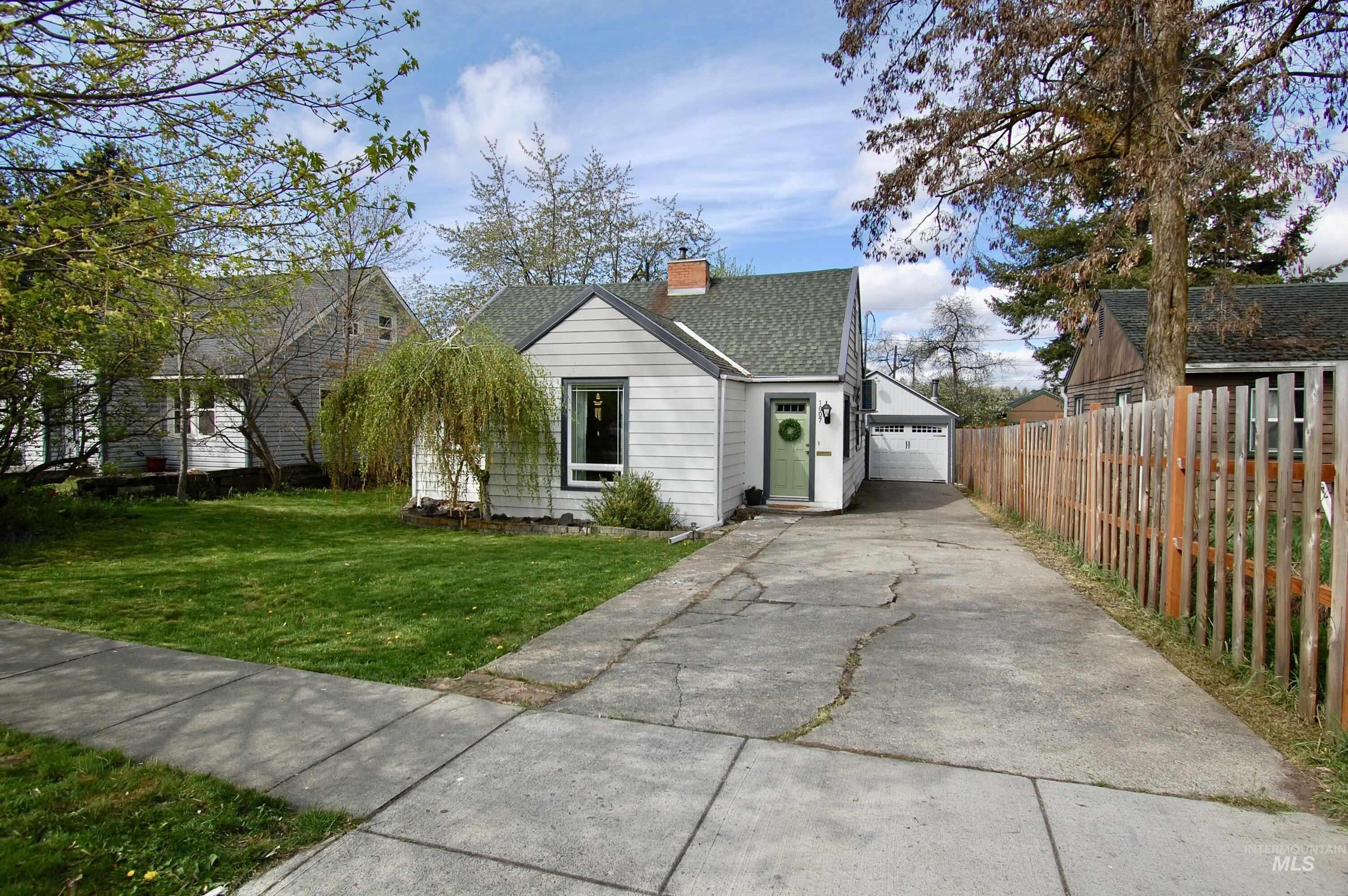 1007 S Adams, Moscow, Idaho 83843, 3 Bedrooms, 2 Bathrooms, Residential For Sale, Price $399,000,MLS 98908172
