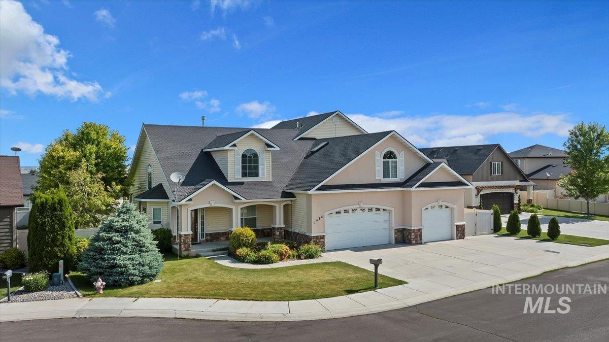 1446 Riverbend Pl, Twin Falls, Idaho 83301, 6 Bedrooms, 3.5 Bathrooms, Residential For Sale, Price $750,000,MLS 98908201